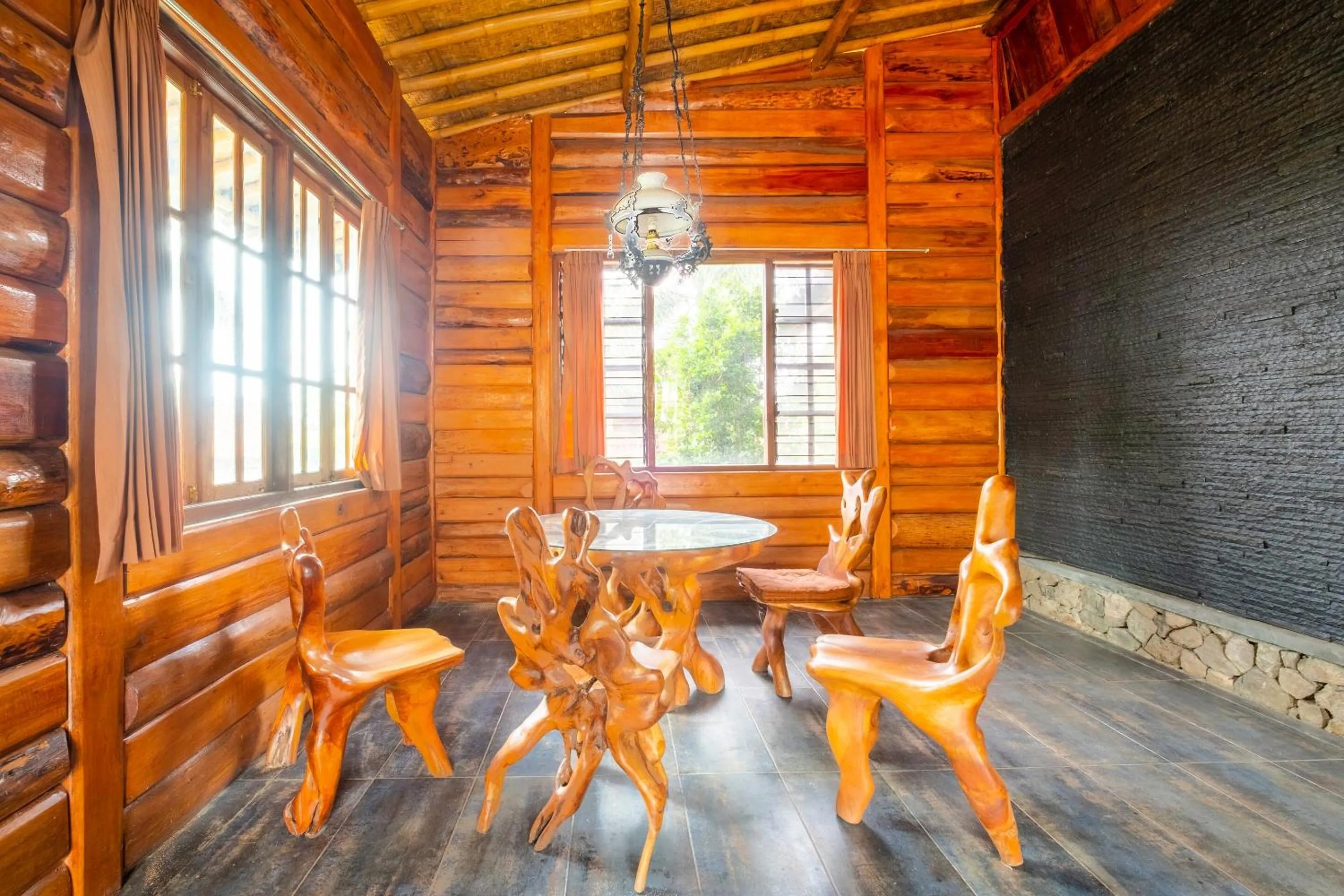 Bedroom in OYO 2278 Cikidang Hunting Resort