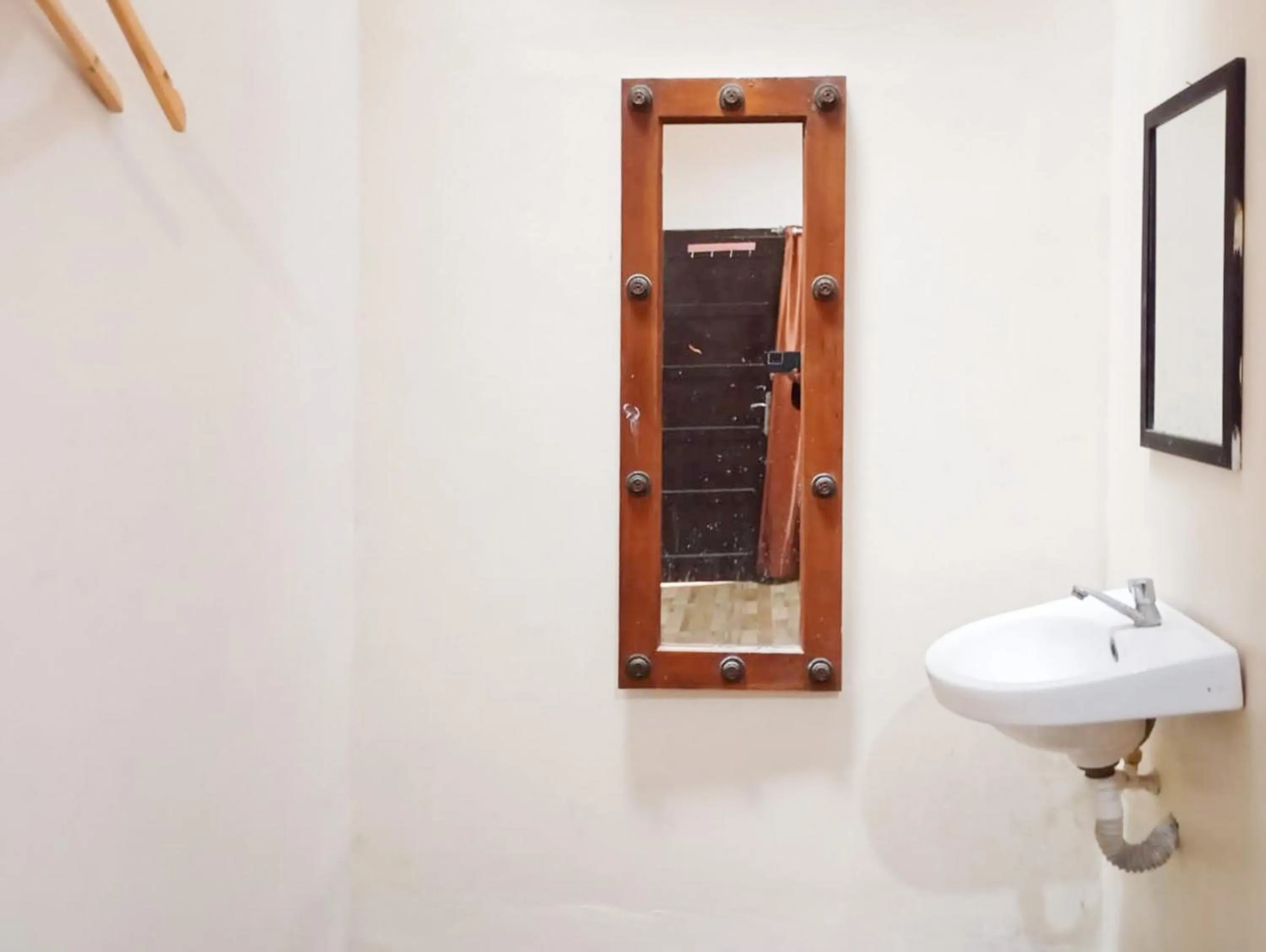 Bathroom in Art Guesthouse Syariah Near Malioboro RedPartner