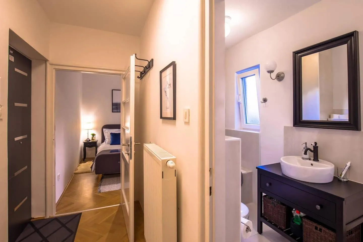 Bathroom, Bed in Number 28 Boutique Apartment