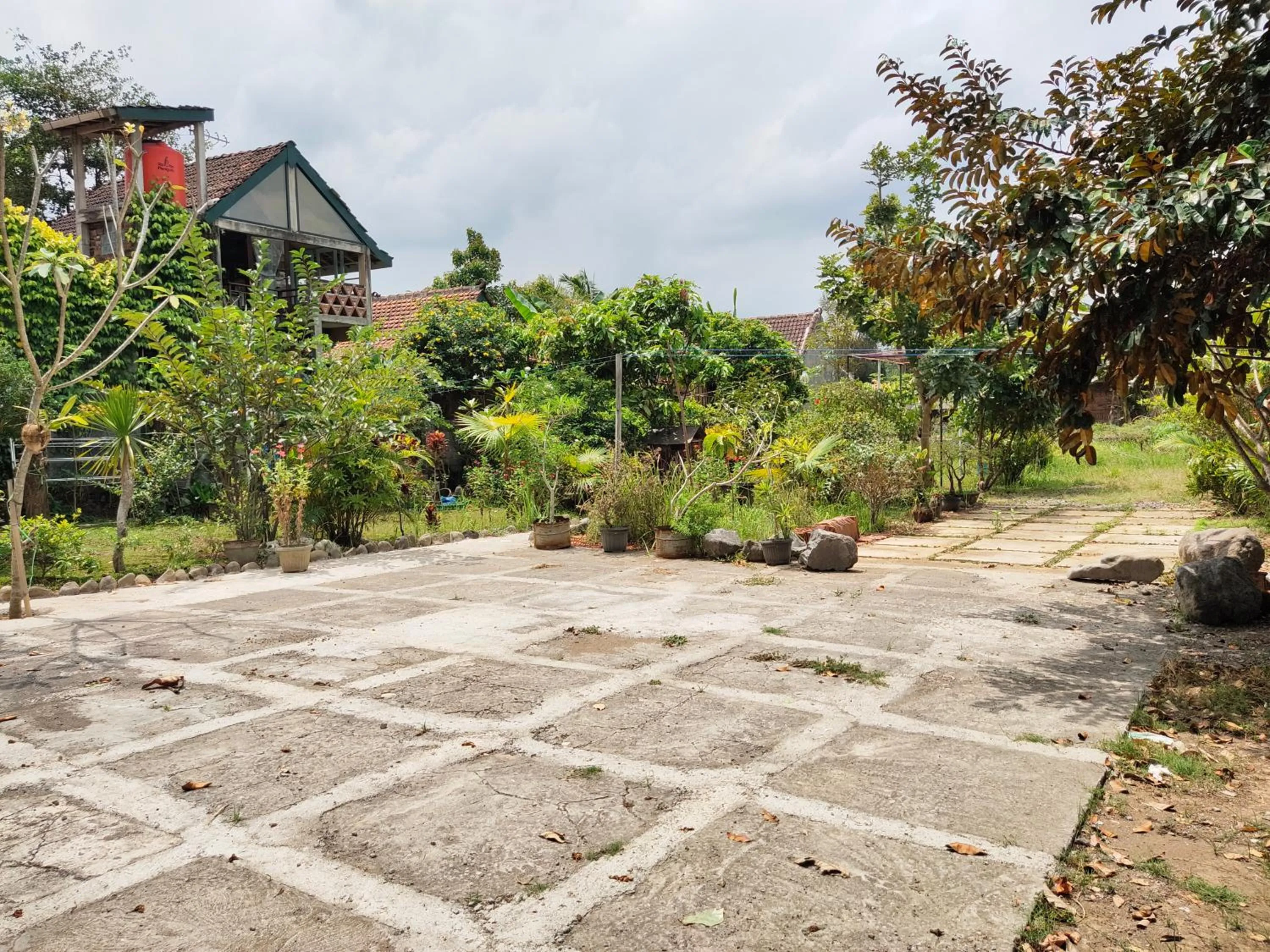 Parking in Mettaloka Guesthouse