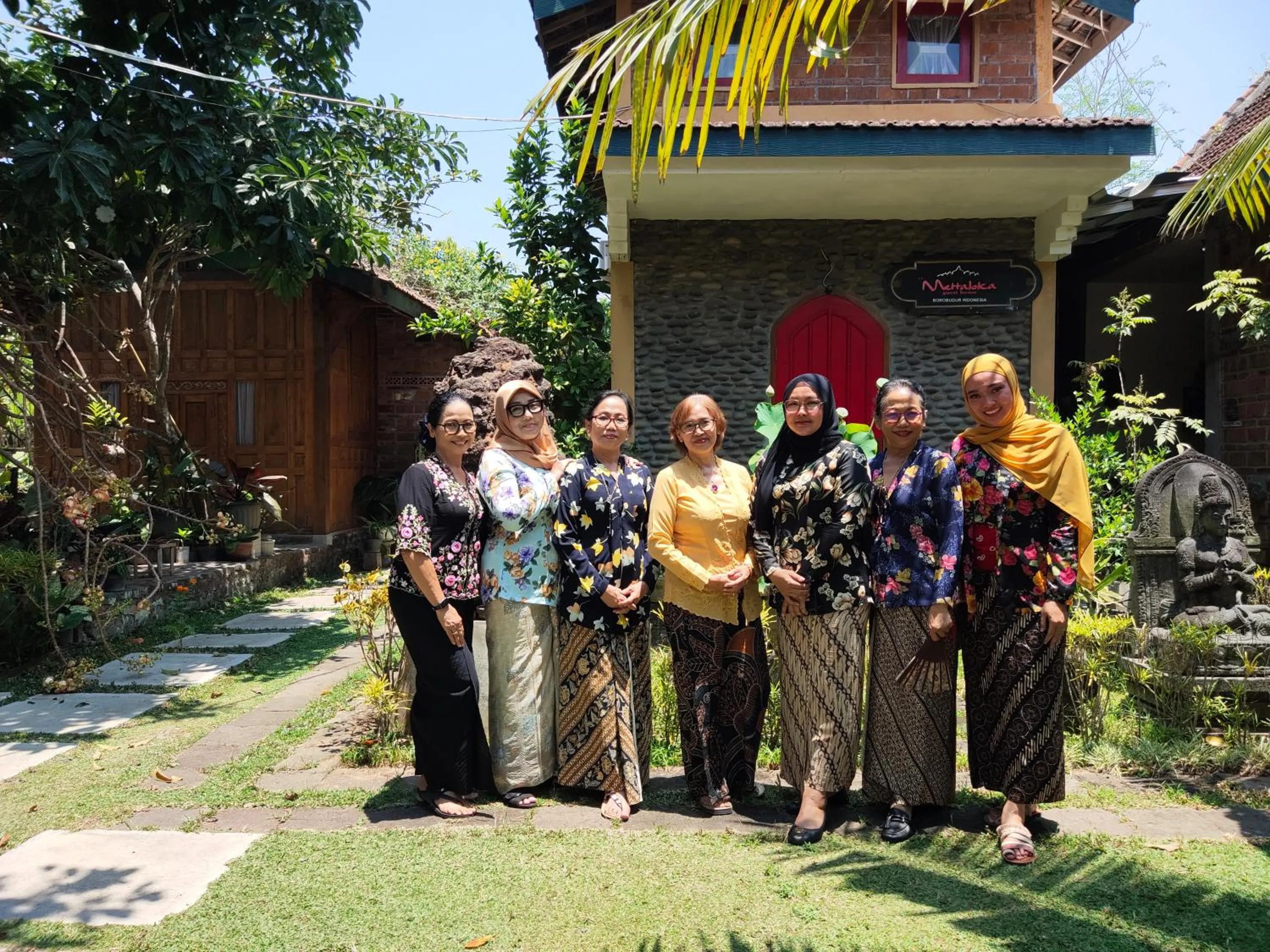 Guests in Mettaloka Guesthouse
