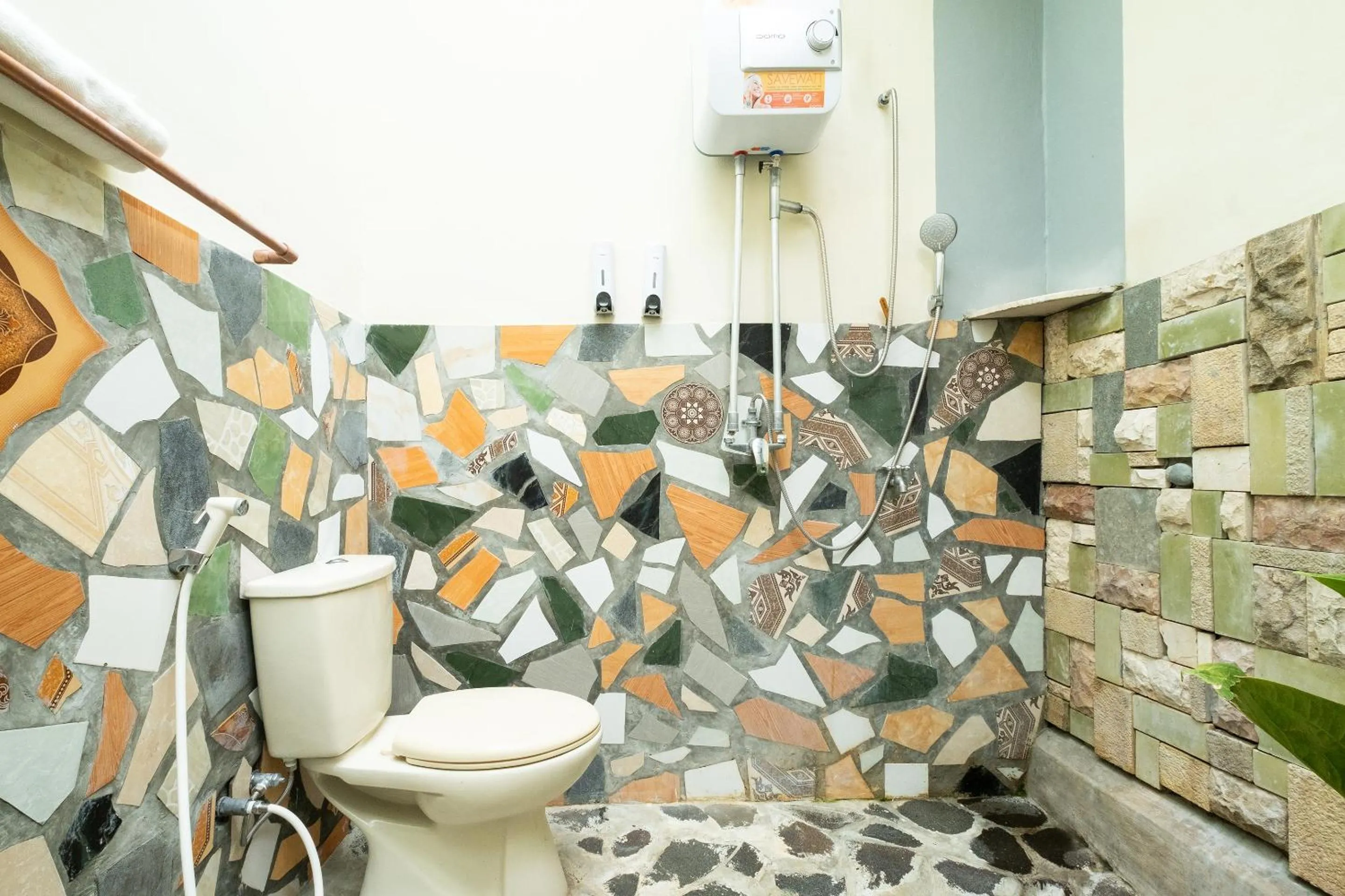 Bathroom in Mettaloka Guesthouse