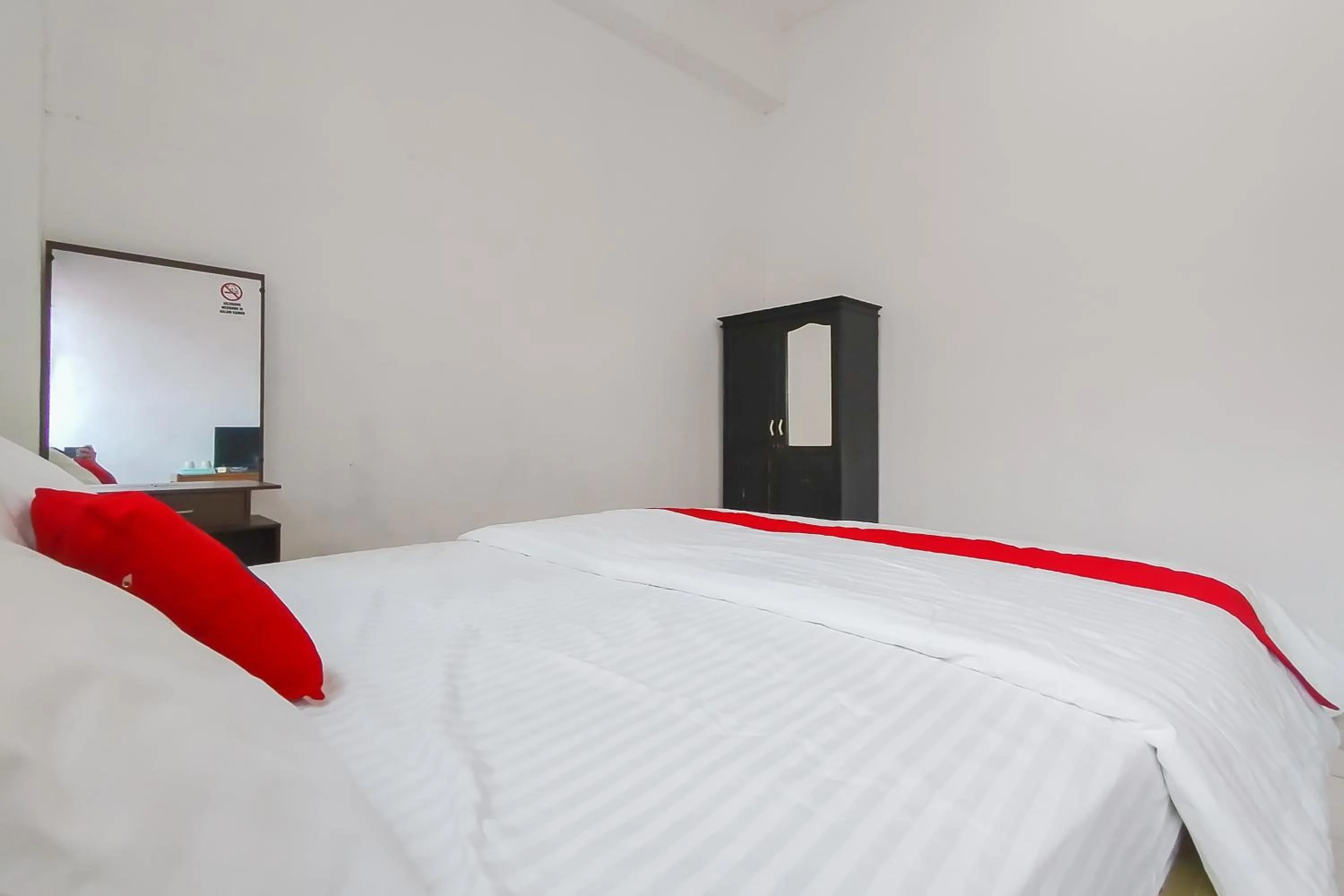 Bedroom, Bed in OYO 2301 Hocky Guest House