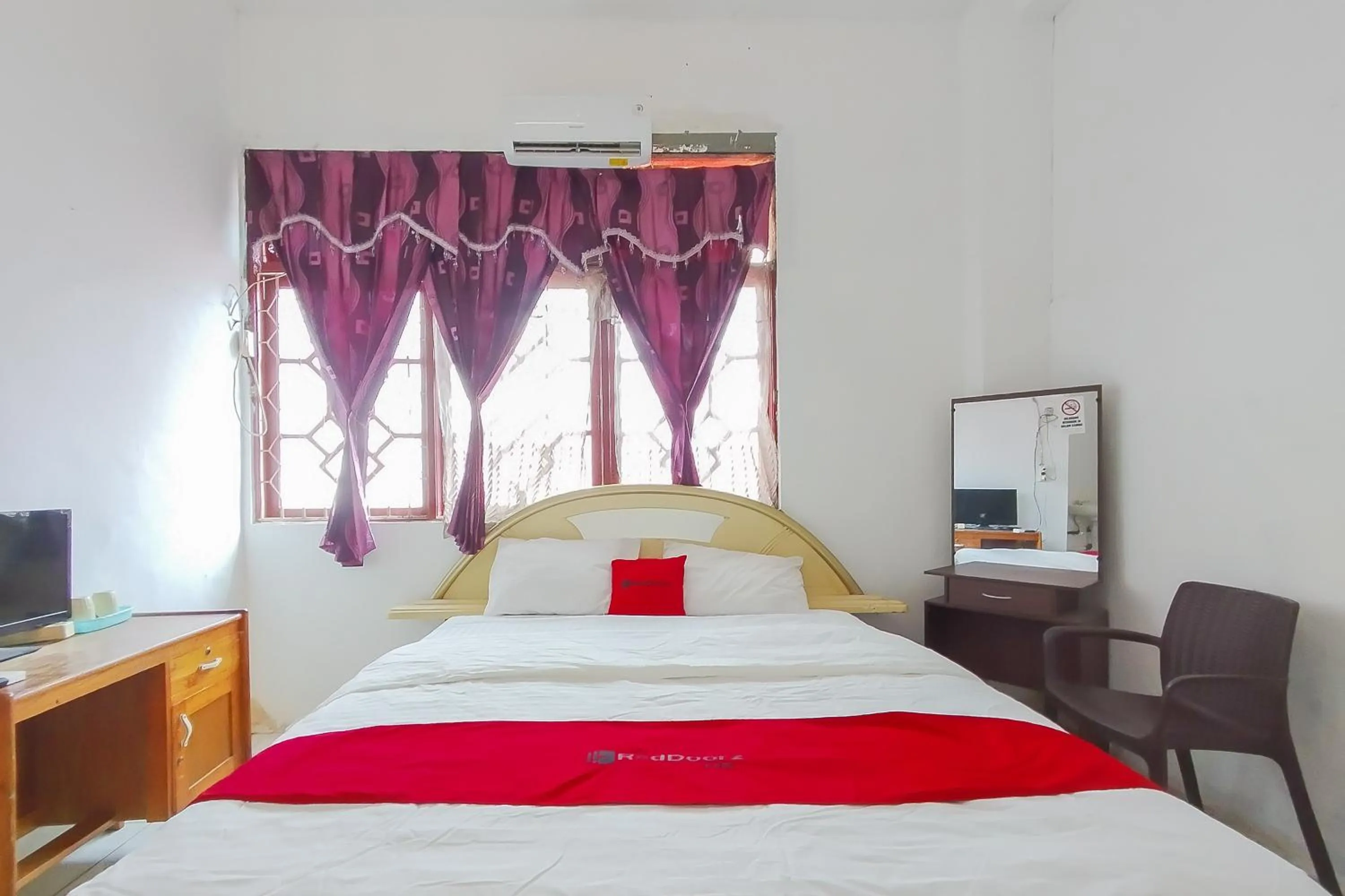 Bedroom, Bed in OYO 2301 Hocky Guest House