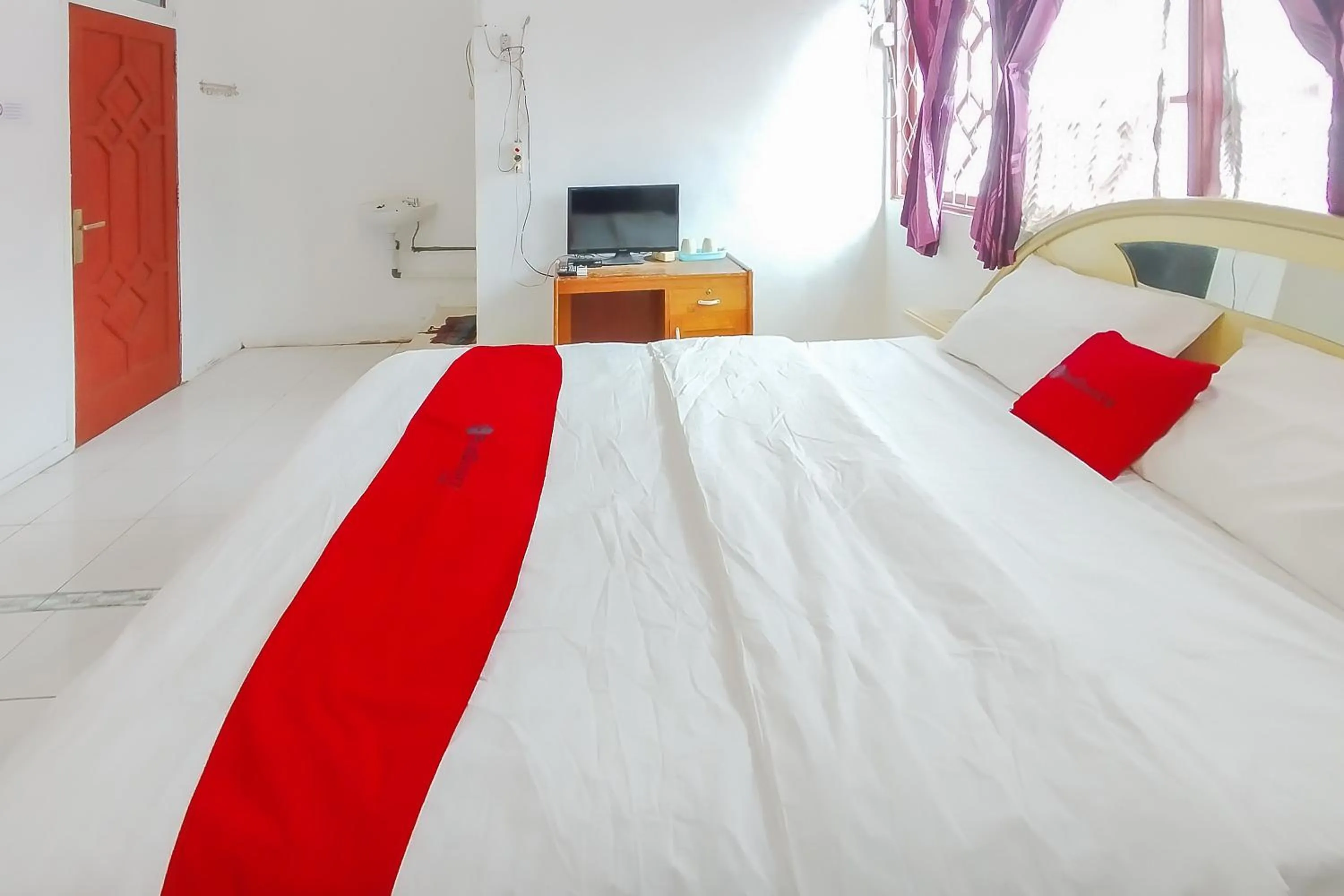 Bedroom, Bed in OYO 2301 Hocky Guest House