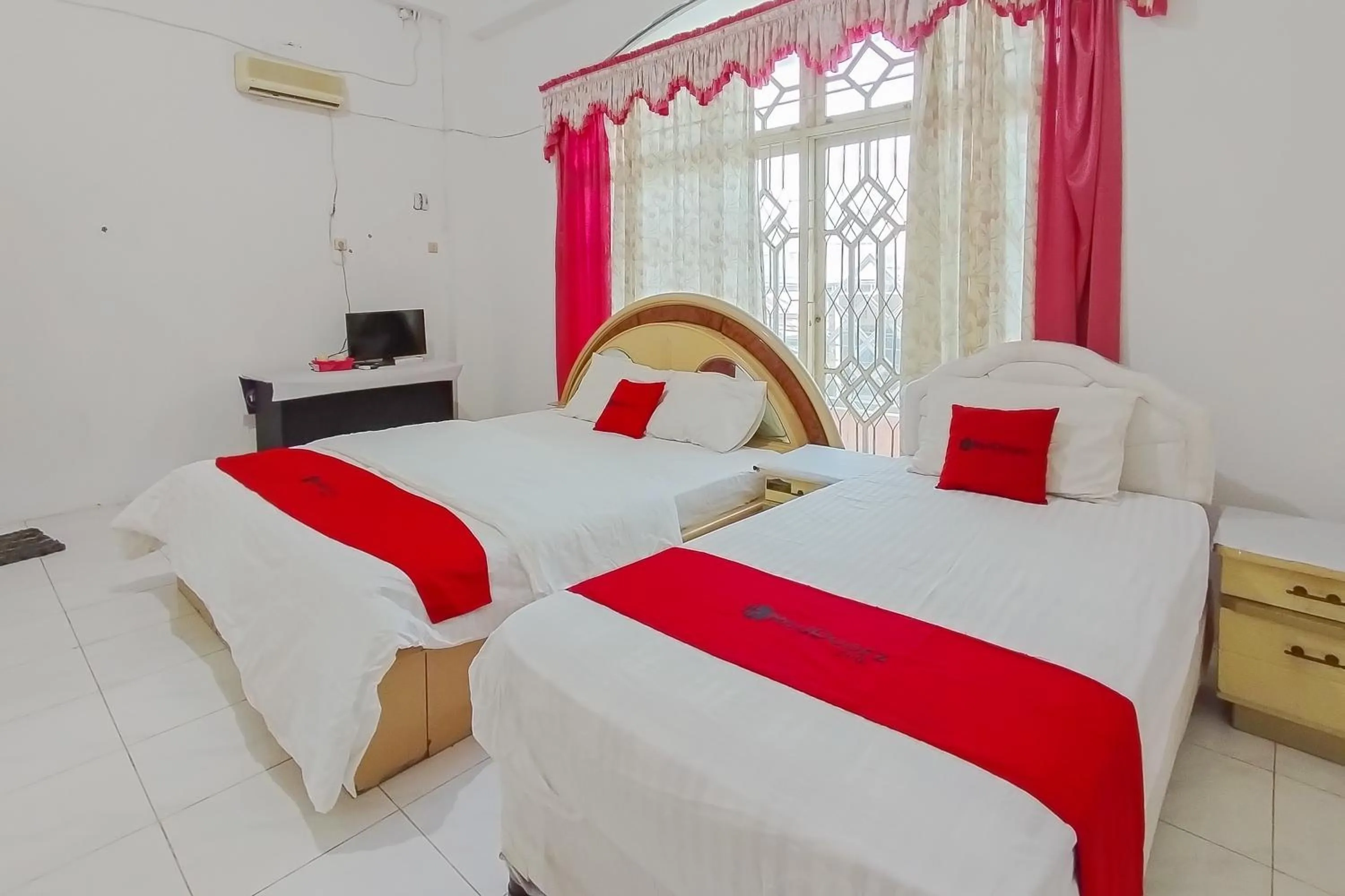 Bedroom, Bed in OYO 2301 Hocky Guest House