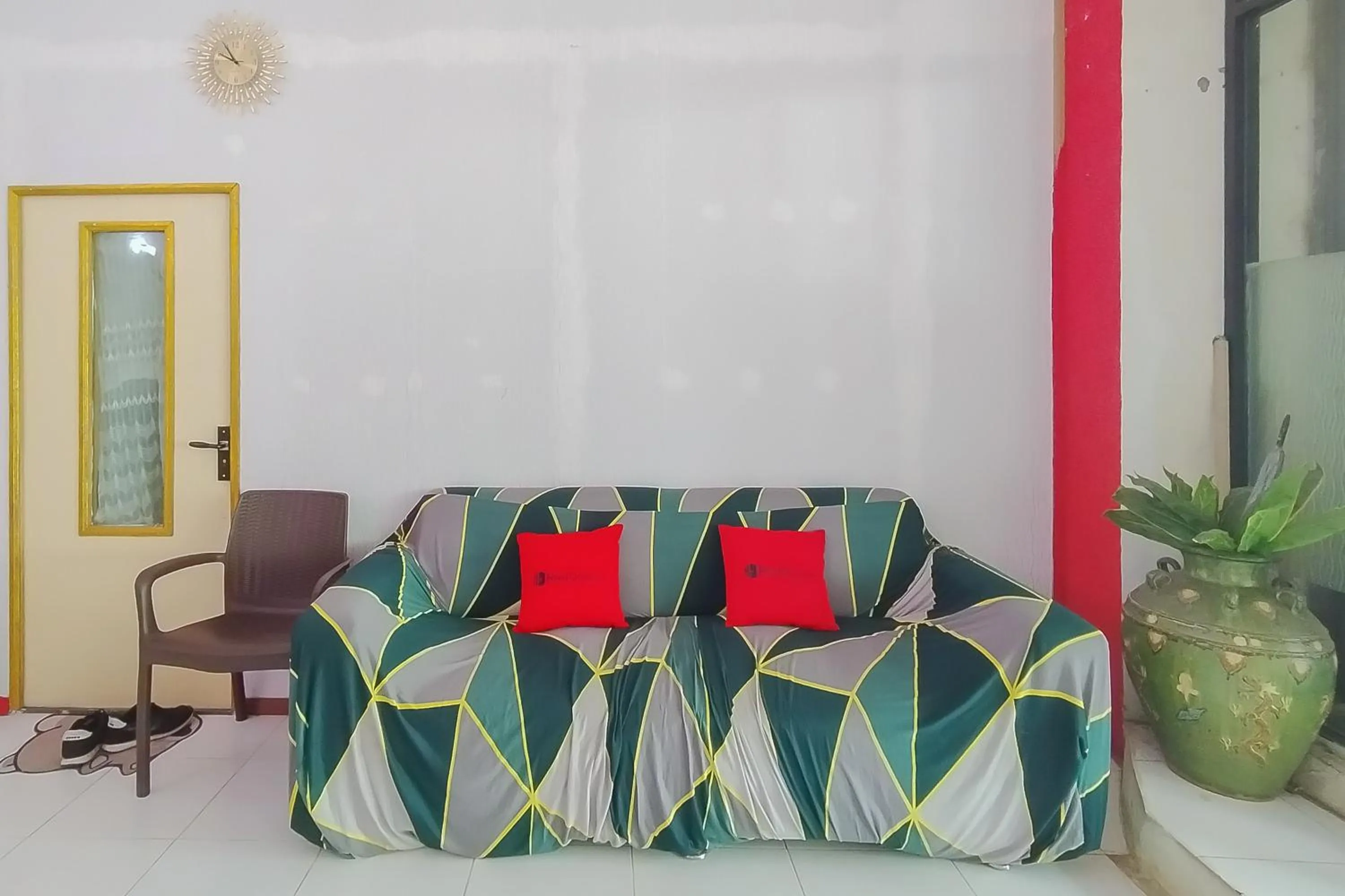 Seating area in OYO 2301 Hocky Guest House