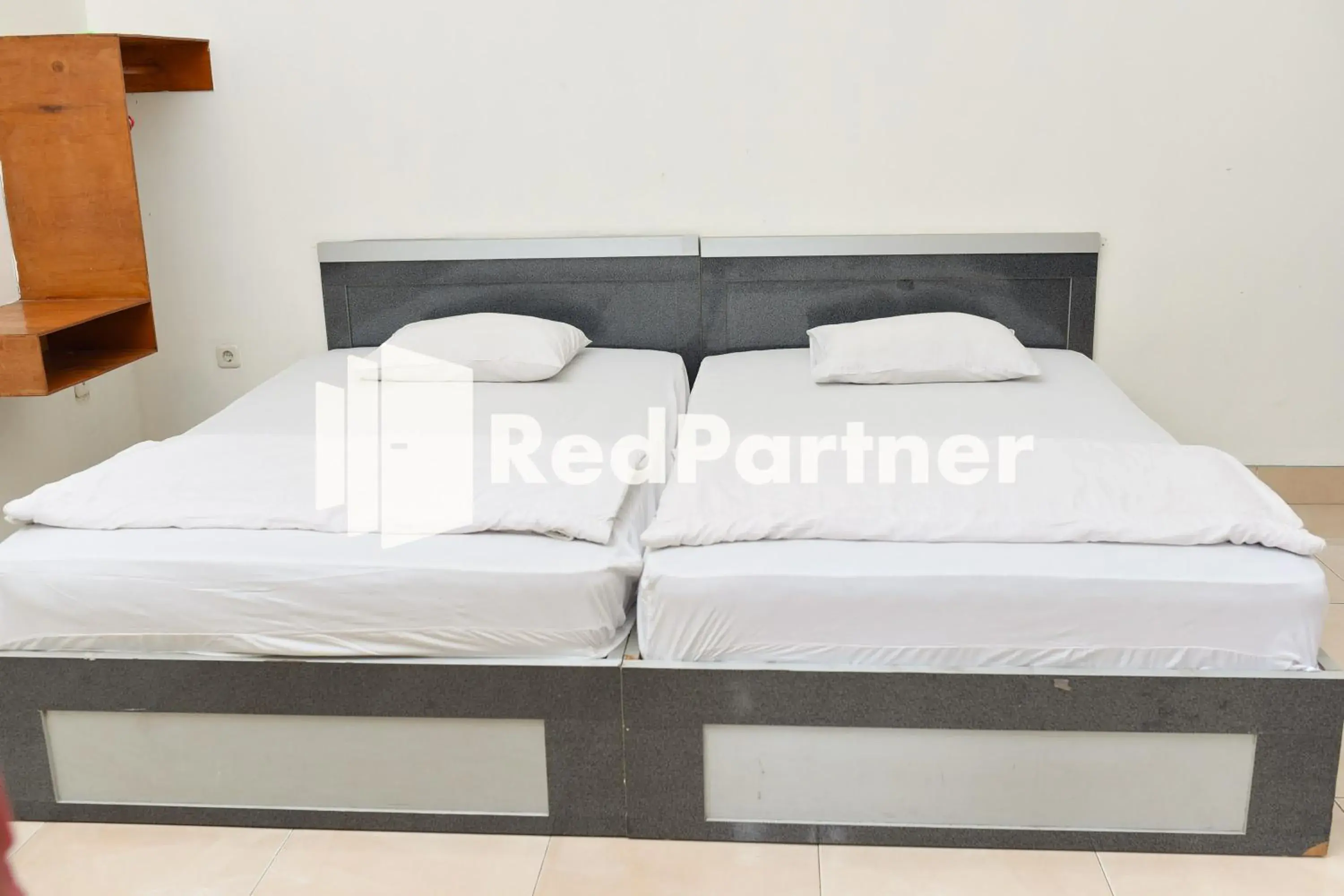 Deluxe Twin Room in Homestay Rumah Citra Indah Syariah Mitra RedDoorz Deluxe Twin Room in Homestay Rumah Citra Indah Syariah Mitra RedDoorz