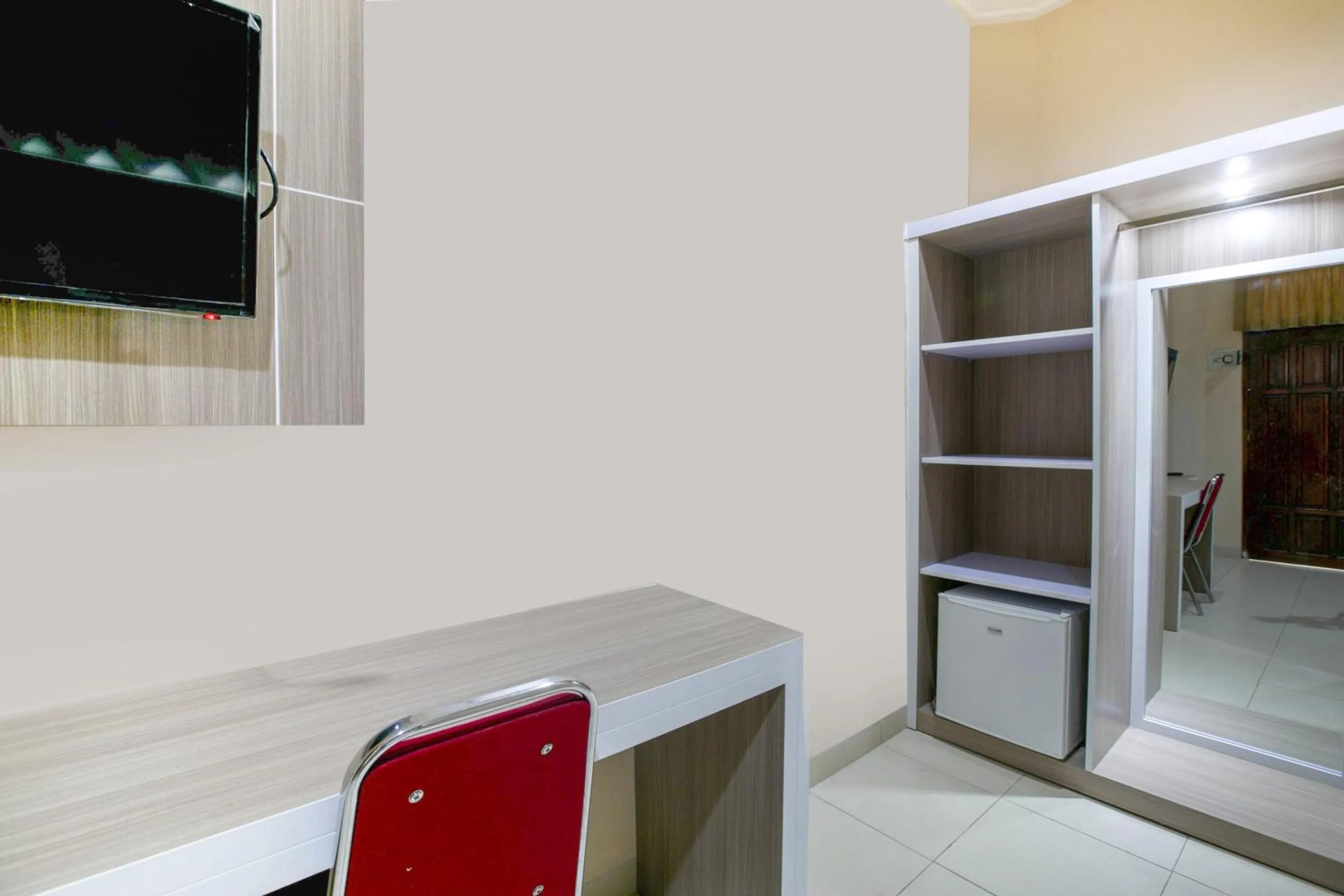 Seating area in Hotel O Charvita