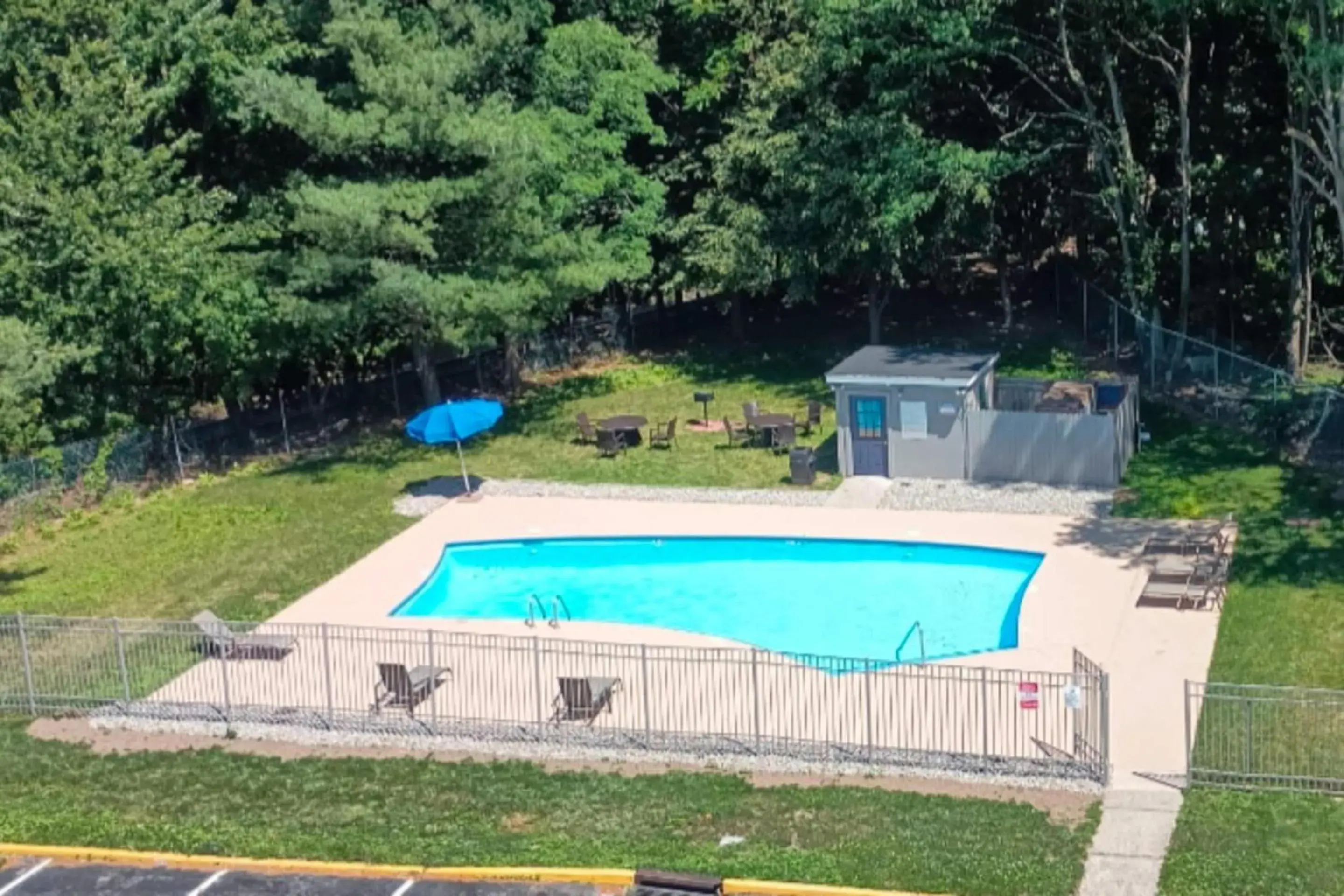 Swimming pool in Quality Inn Spring Valley - Nanuet Swimming pool in Quality Inn Spring Valley - Nanuet