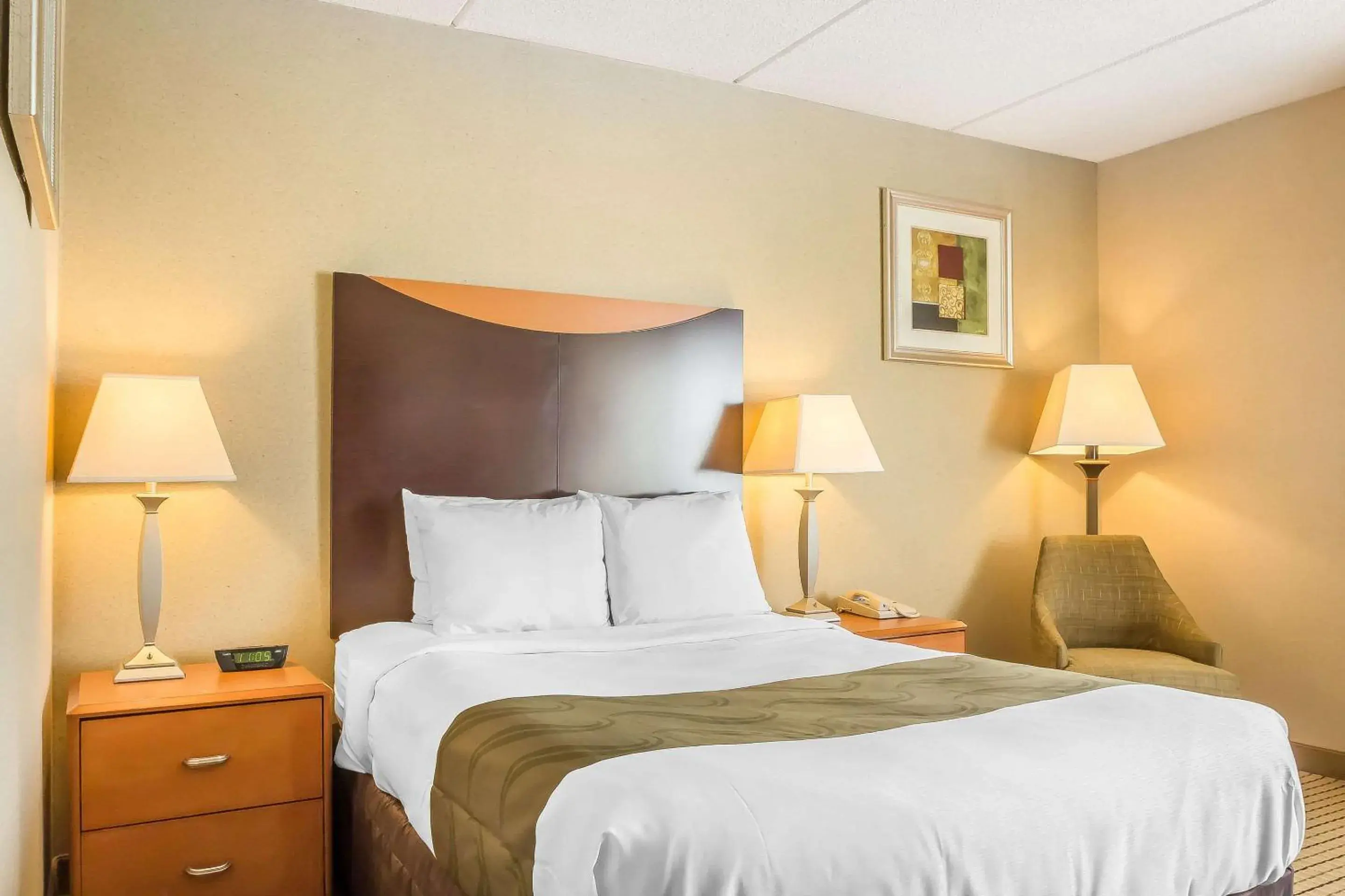 Bedroom, Bed in Quality Inn Spring Valley - Nanuet Bedroom, Bed in Quality Inn Spring Valley - Nanuet