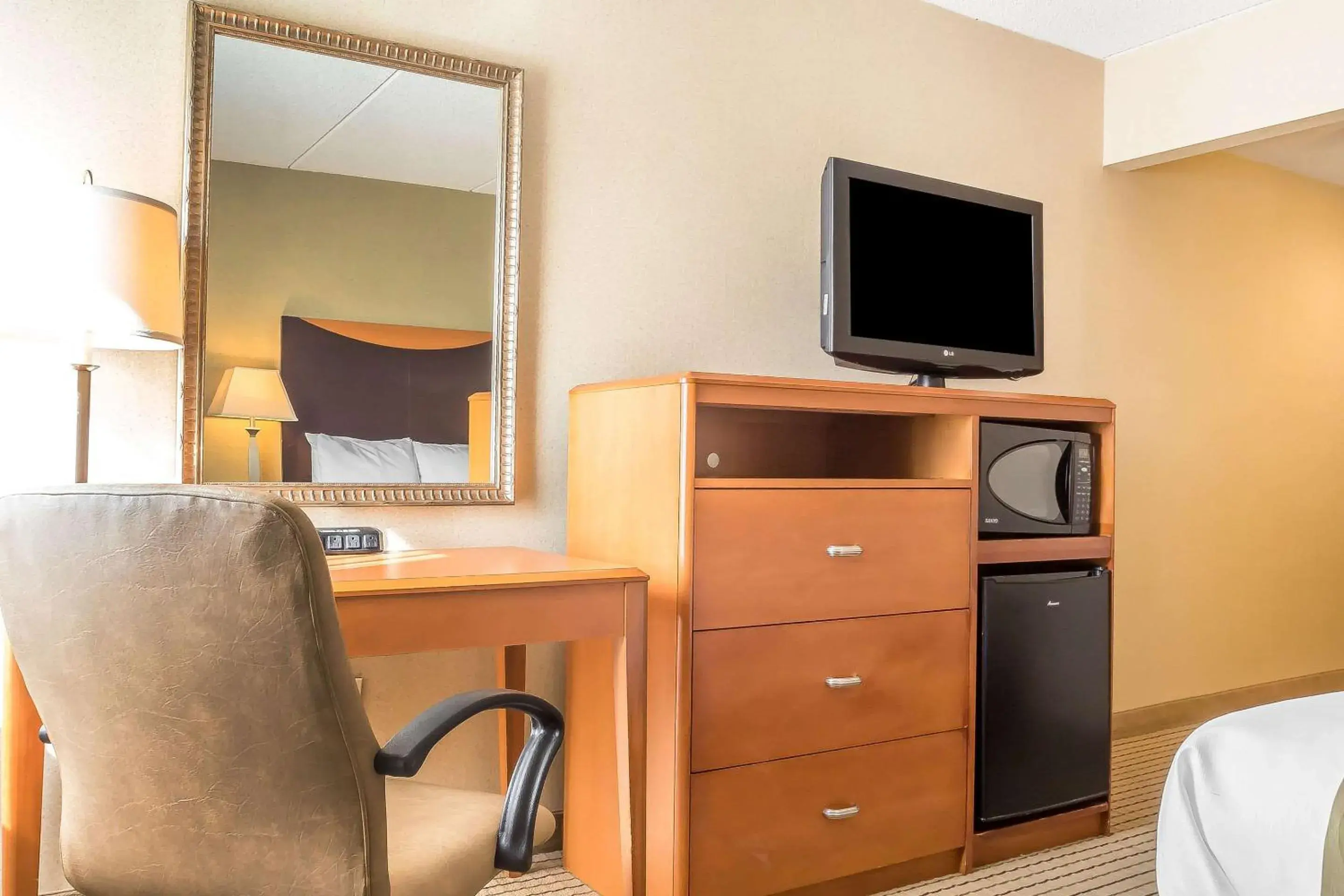 Bedroom in Quality Inn Spring Valley - Nanuet Bedroom in Quality Inn Spring Valley - Nanuet