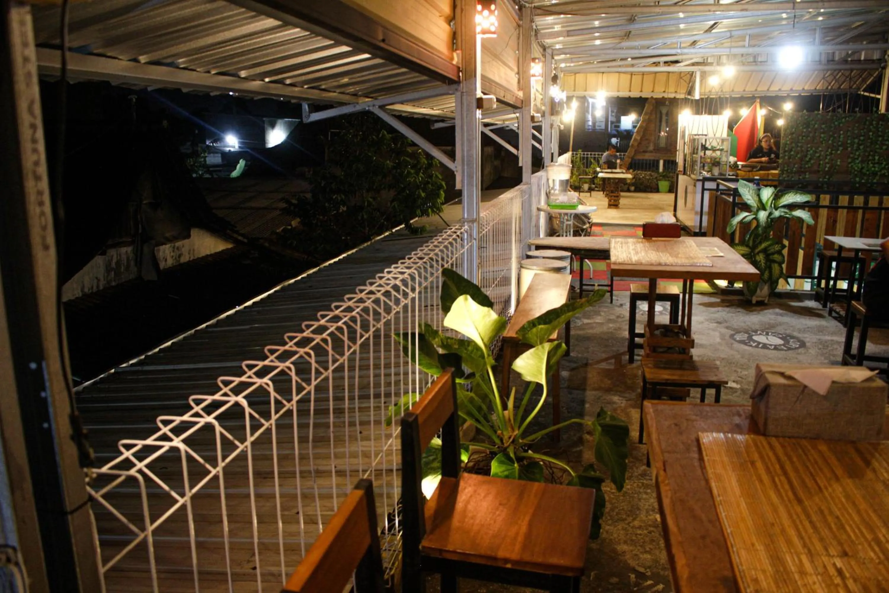 Restaurant/places to eat in Capital O 2258 Santana Syariah Guest House