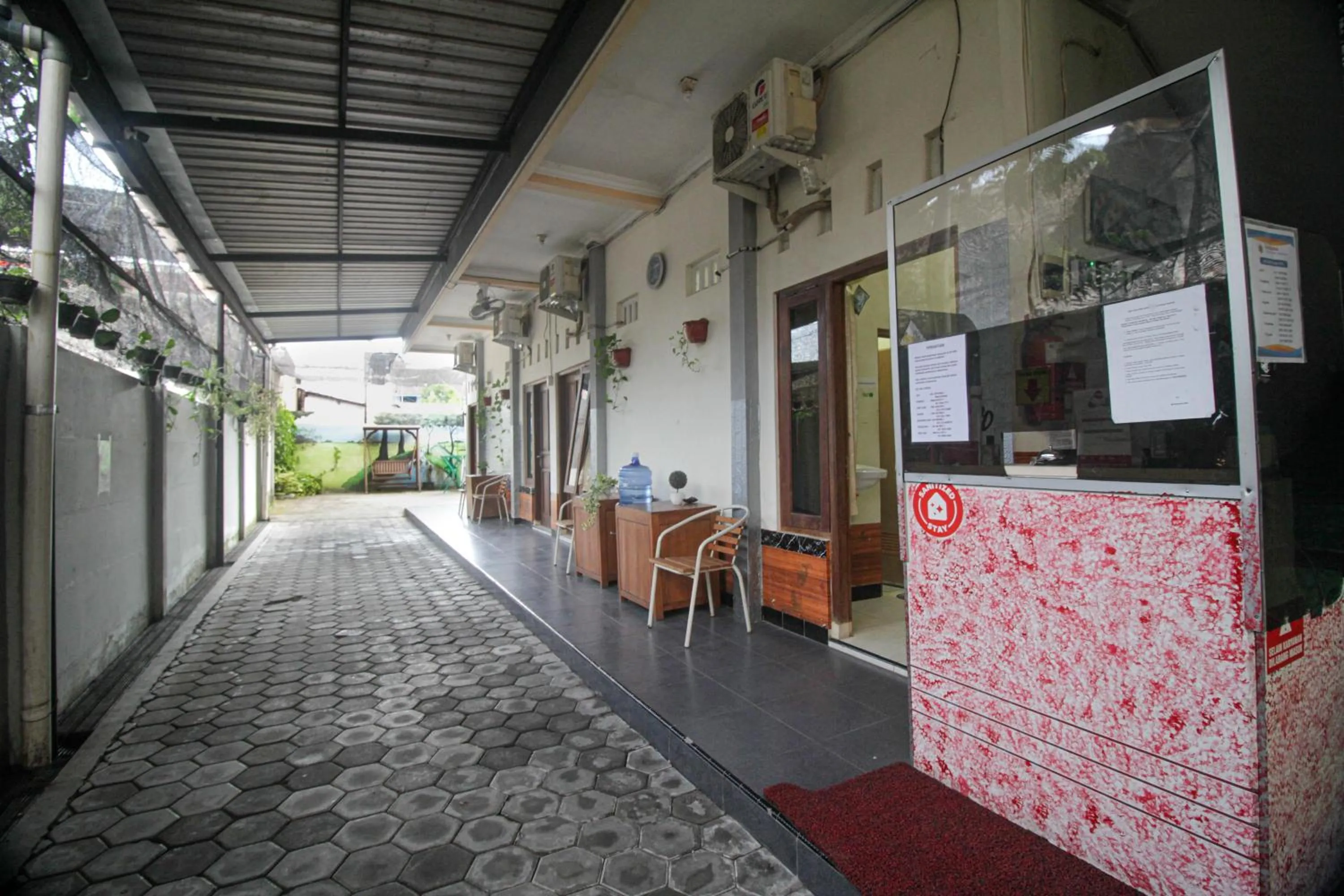 Lobby or reception in Capital O 2258 Santana Syariah Guest House