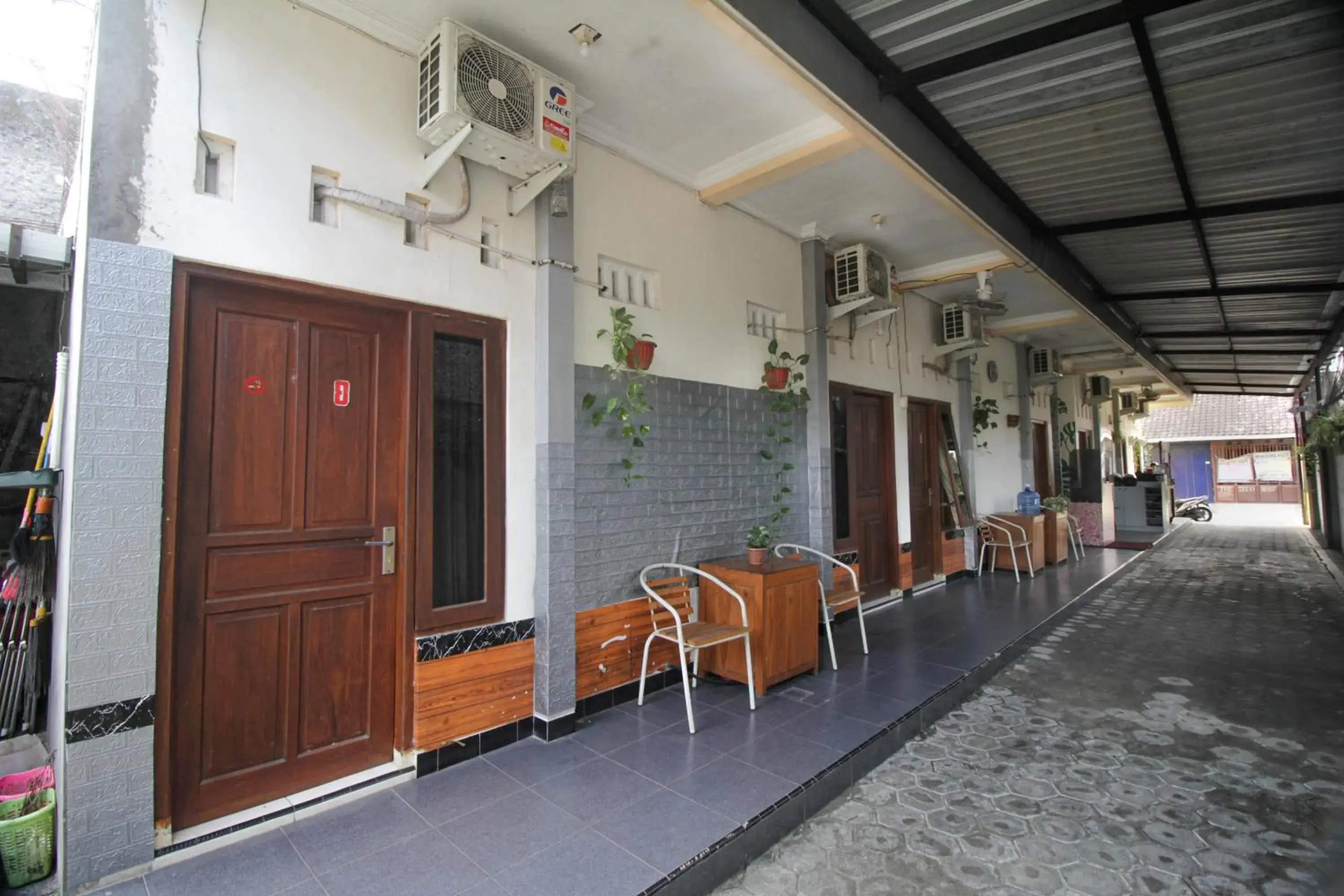 Lobby or reception in Capital O 2258 Santana Syariah Guest House Lobby or reception in Capital O 2258 Santana Syariah Guest House