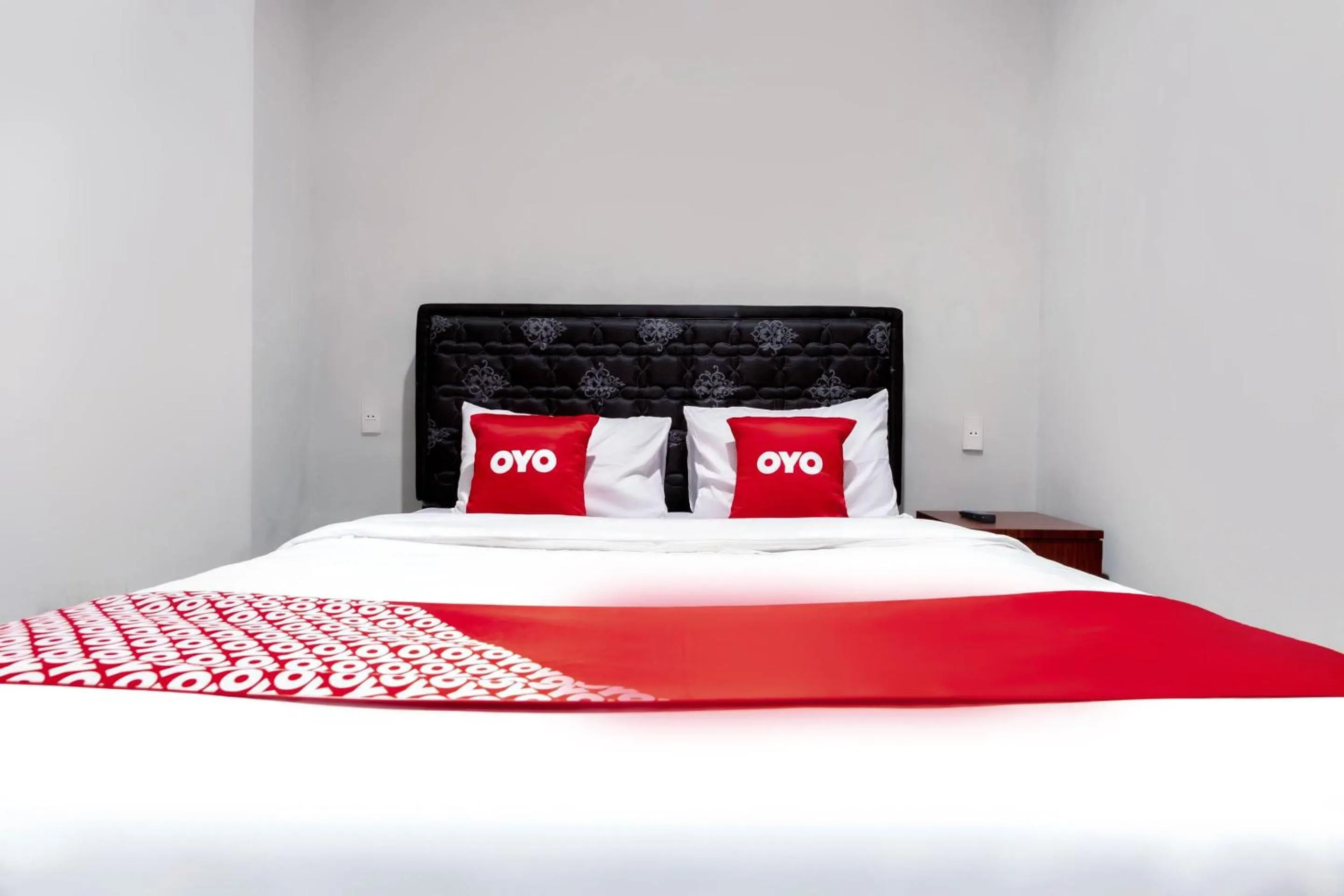 Bedroom, Bed in Hotel O HOMESTAY JAYA