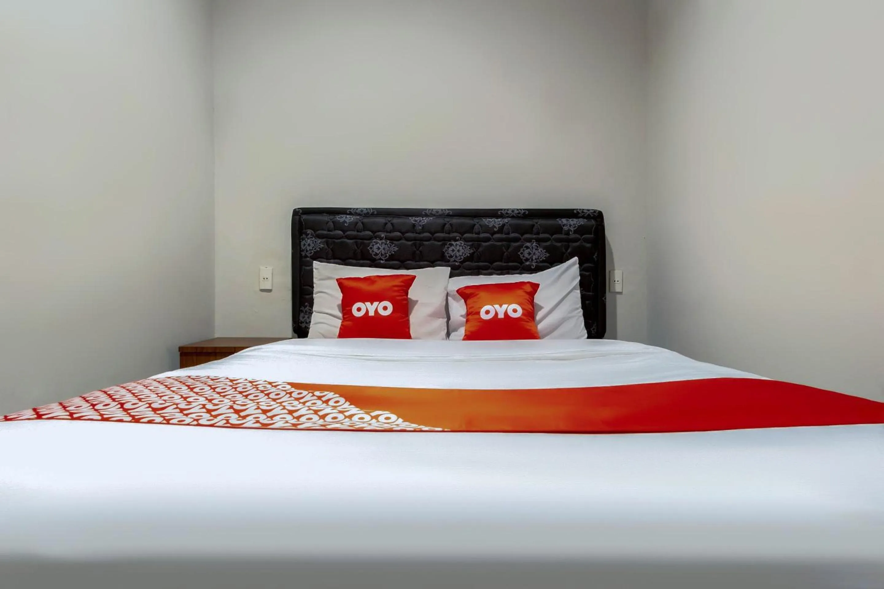 Bedroom, Bed in Hotel O HOMESTAY JAYA