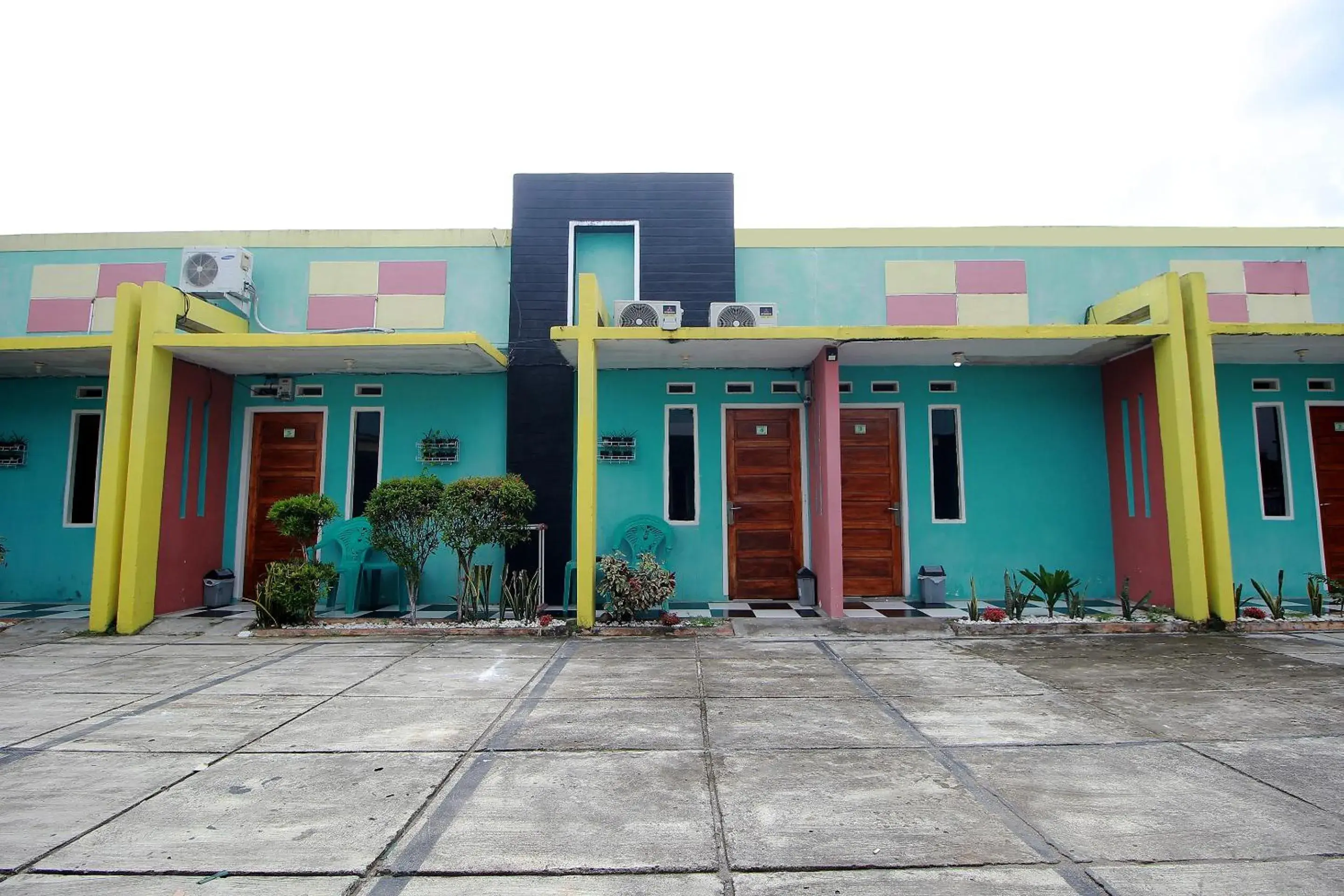 Facade/entrance in Hotel O Wisma Ria Facade/entrance in Hotel O Wisma Ria