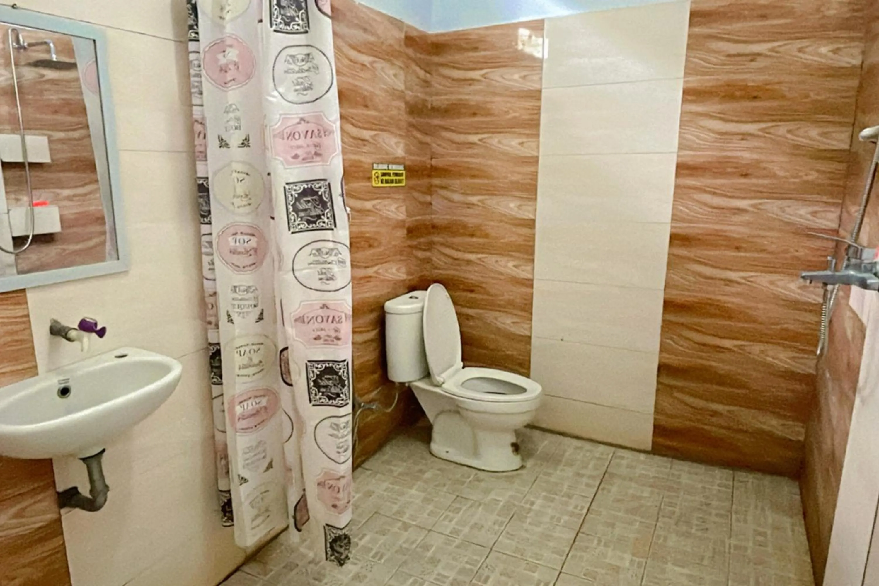Bathroom in RedDoorz near Jalan Angsana Lubuk Linggau