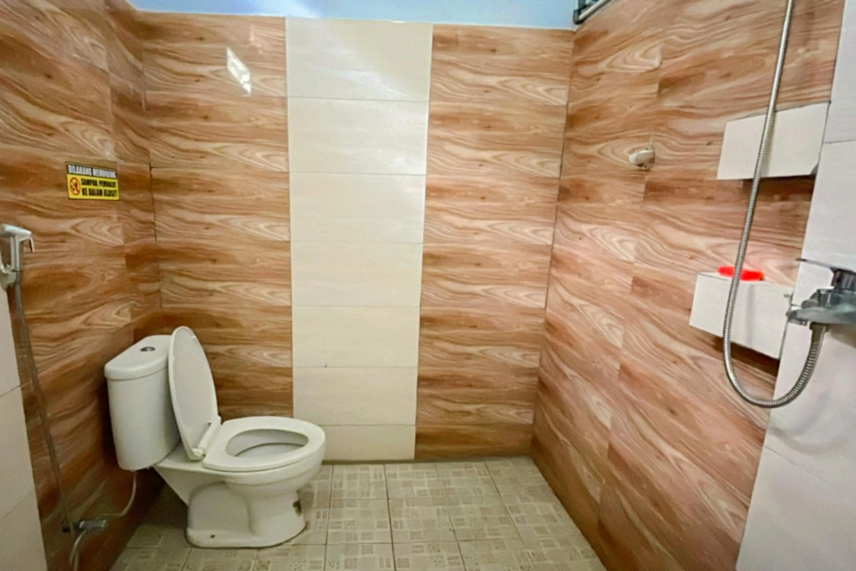 Bathroom in RedDoorz near Jalan Angsana Lubuk Linggau