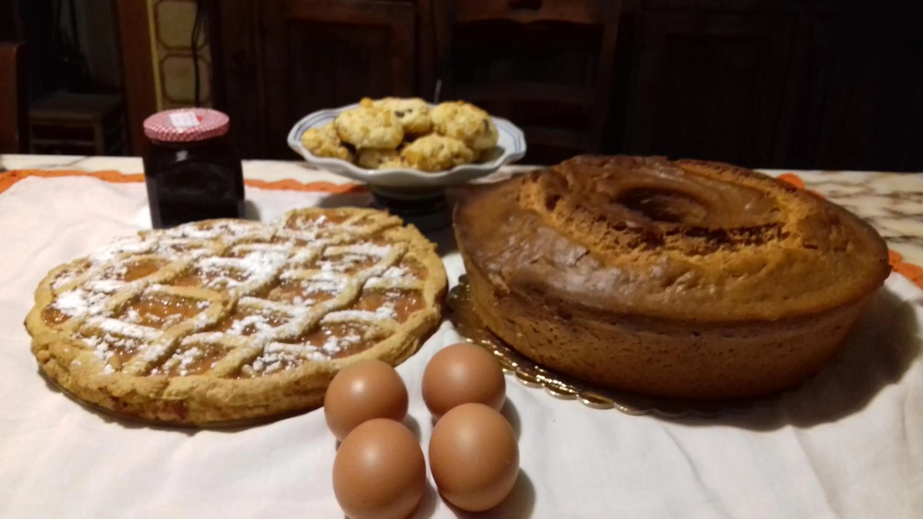 Buffet breakfast in La Casetta Dei Cedri