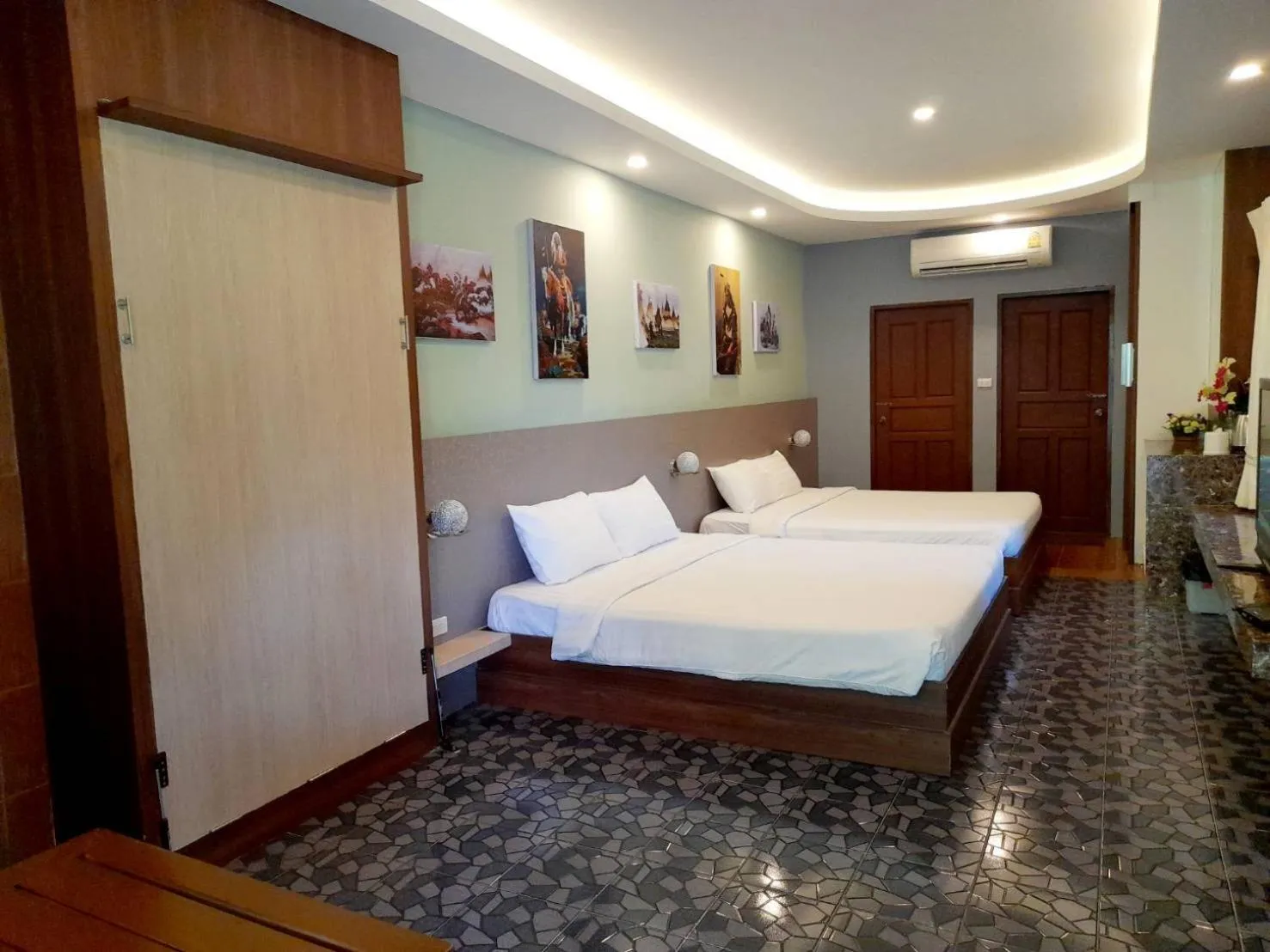 Bed in Pechpailin Resort