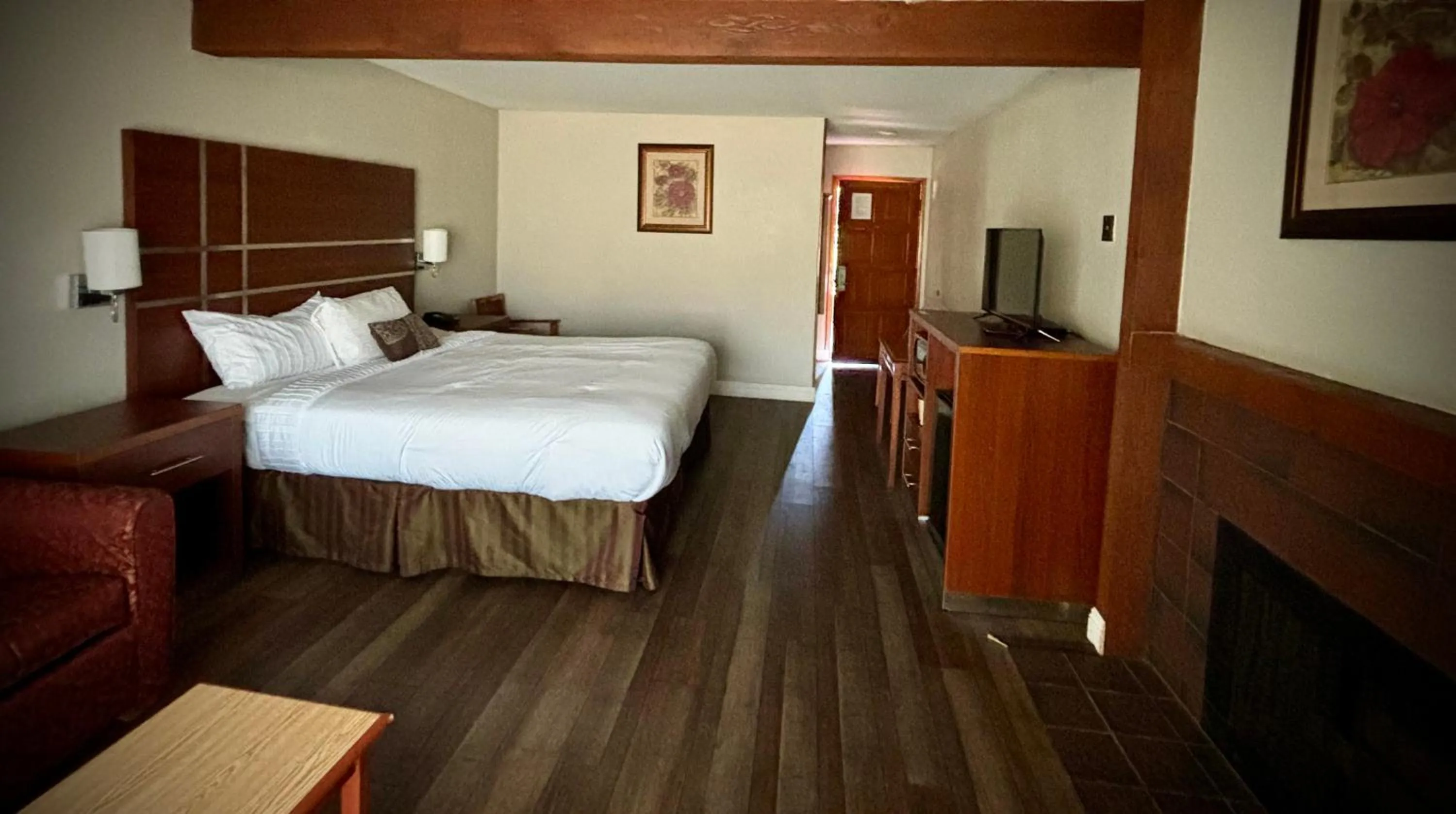 Photo of the whole room, Bed in Western Holiday Lodge