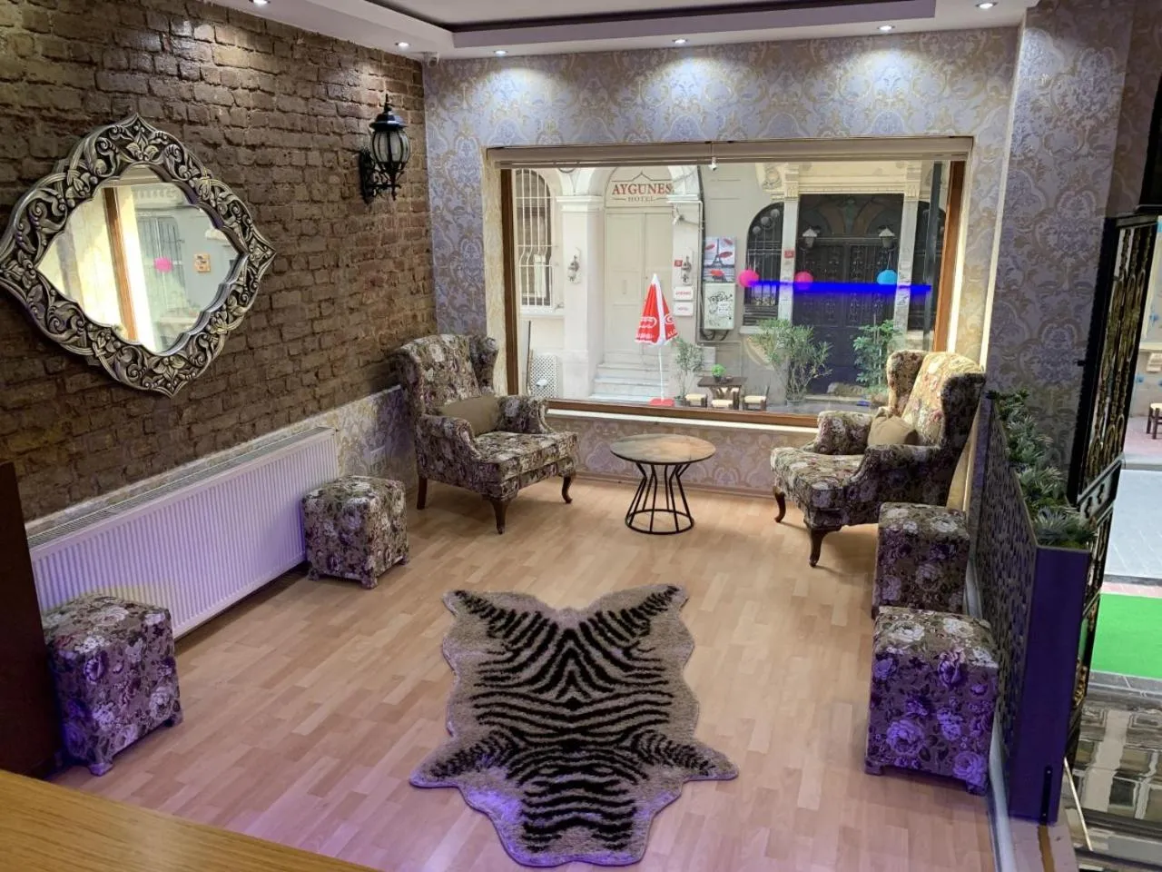 Facade/entrance in Taxim Hotel Marin