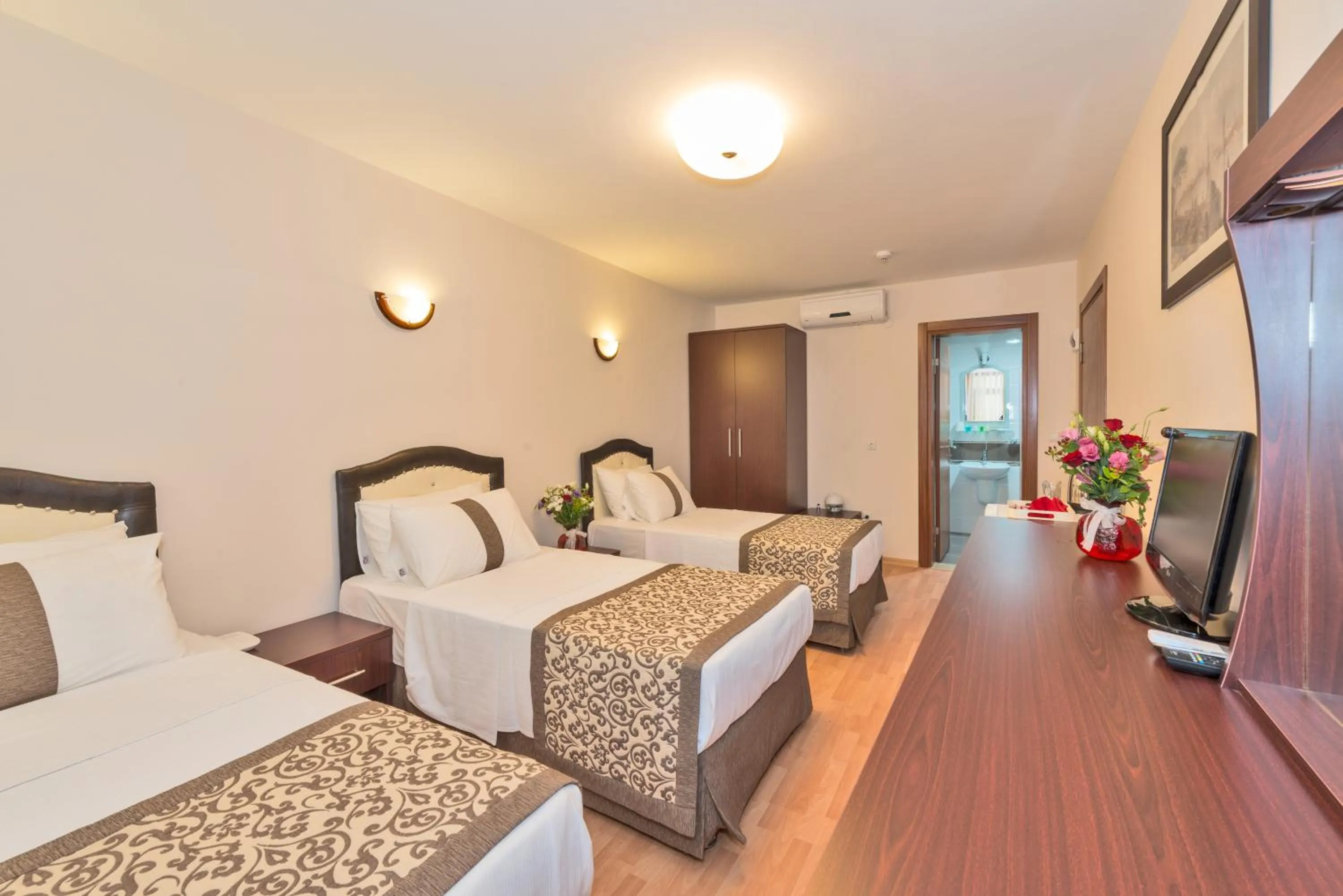 Photo of the whole room, Bed in Taxim Hotel Marin