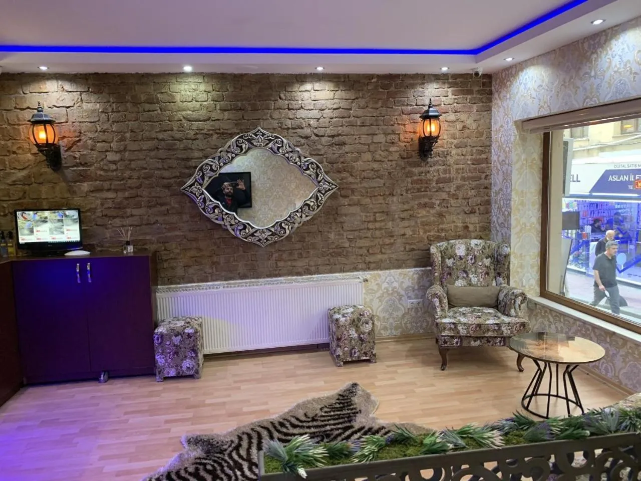 Facade/entrance in Taxim Hotel Marin