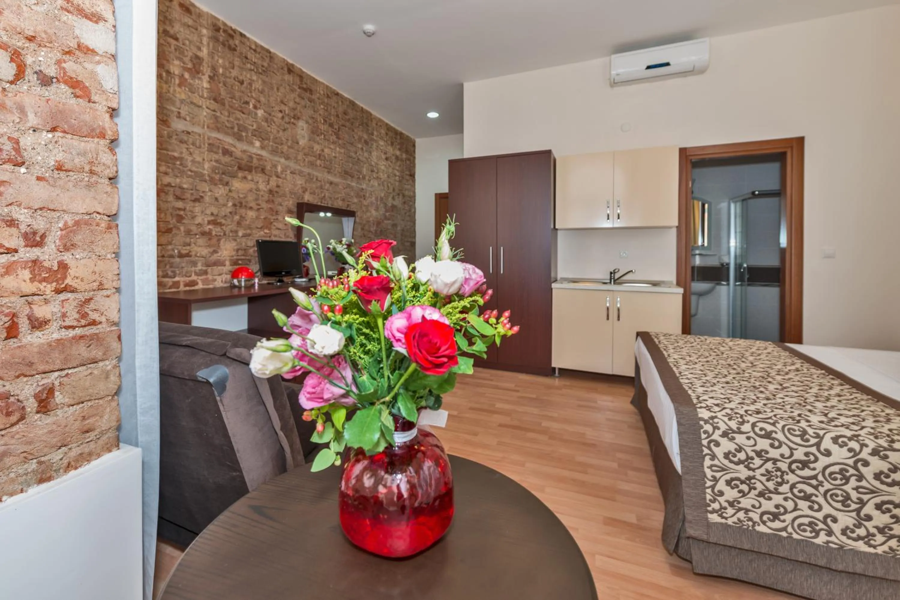 Decorative detail, Bed in Taxim Hotel Marin