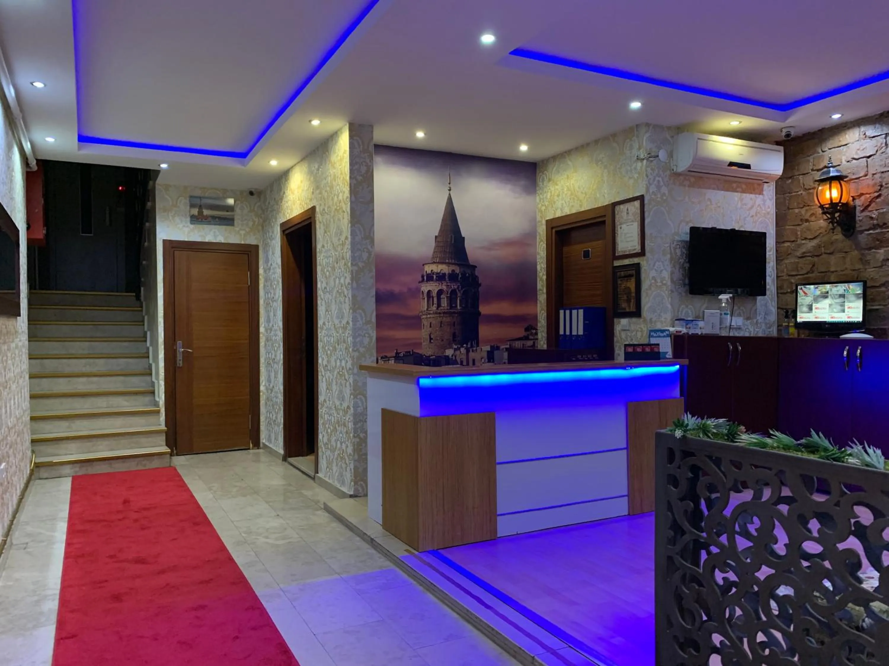 Facade/entrance in Taxim Hotel Marin