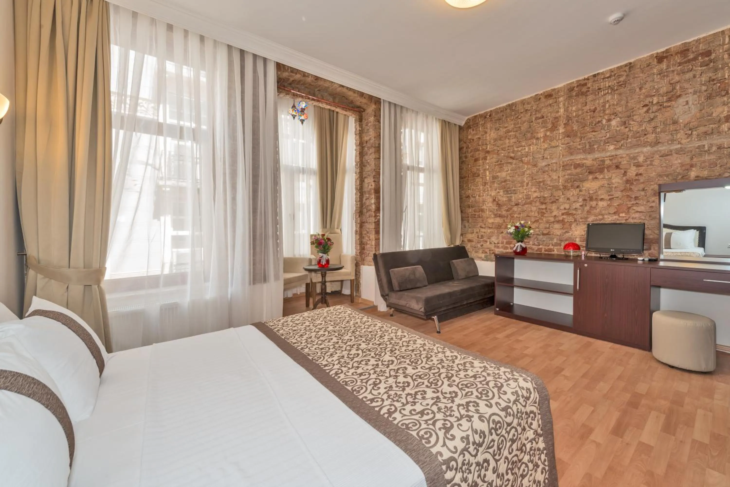 Photo of the whole room, Bed in Taxim Hotel Marin