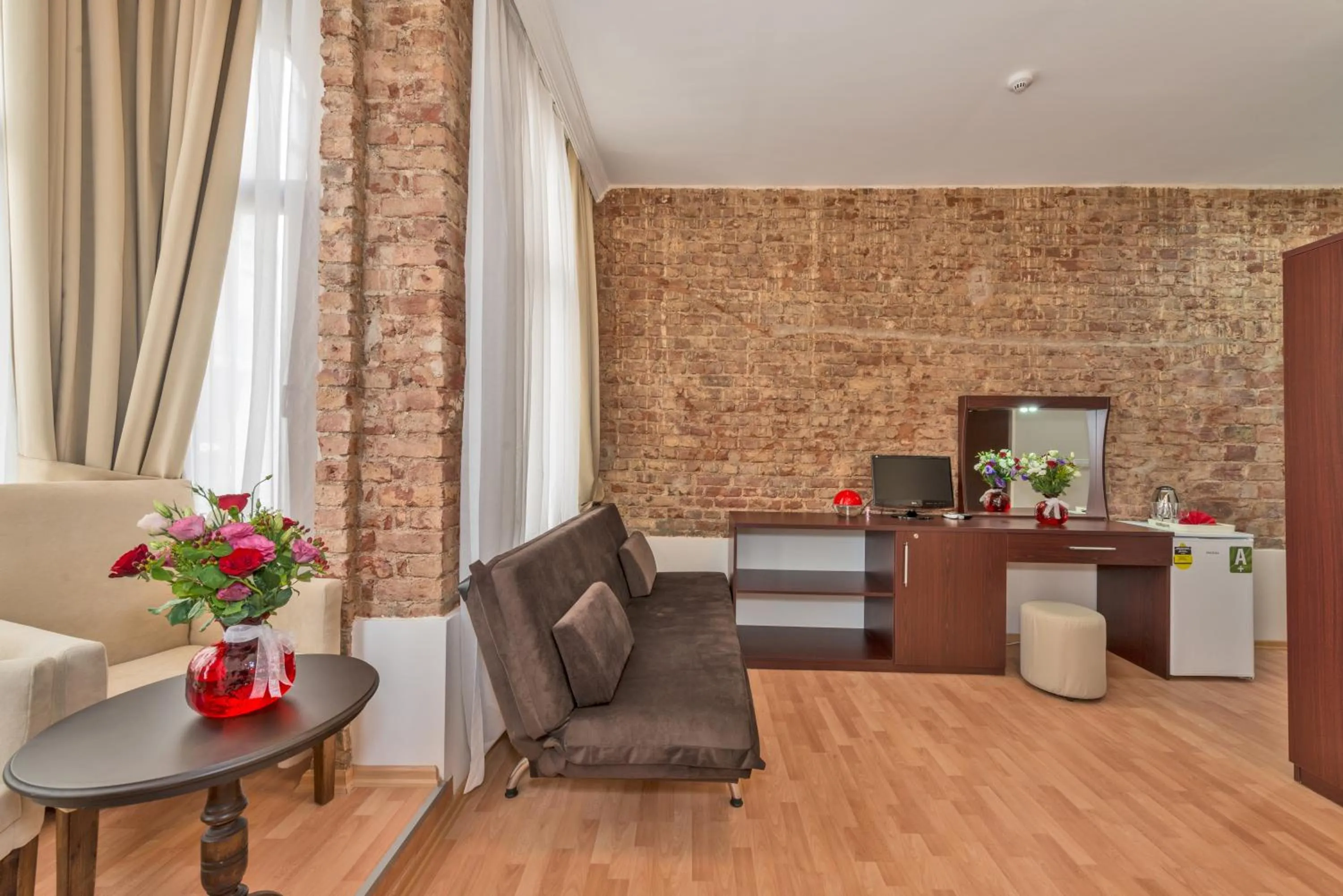 Seating area in Taxim Hotel Marin