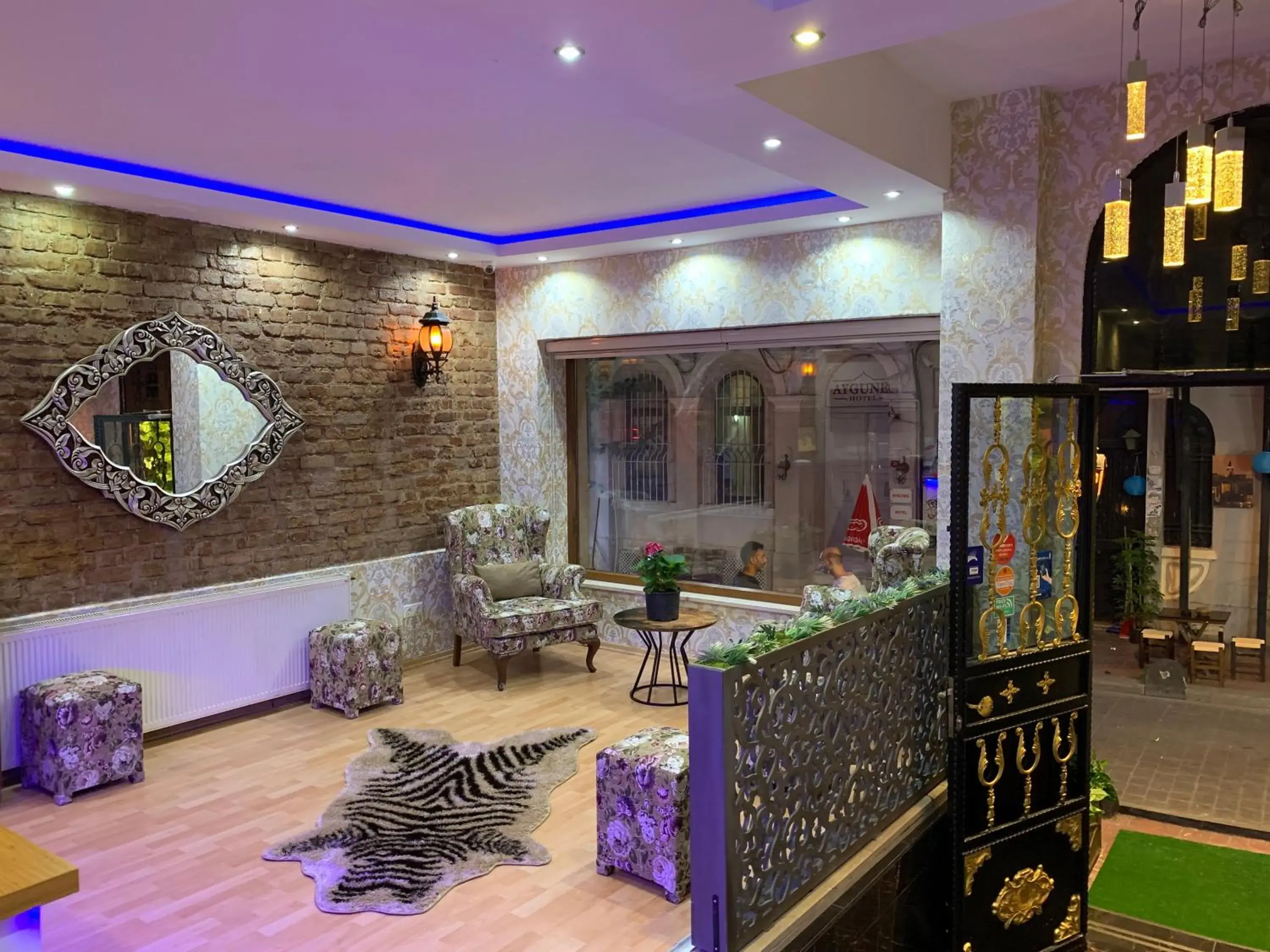 Facade/entrance in Taxim Hotel Marin Facade/entrance in Taxim Hotel Marin