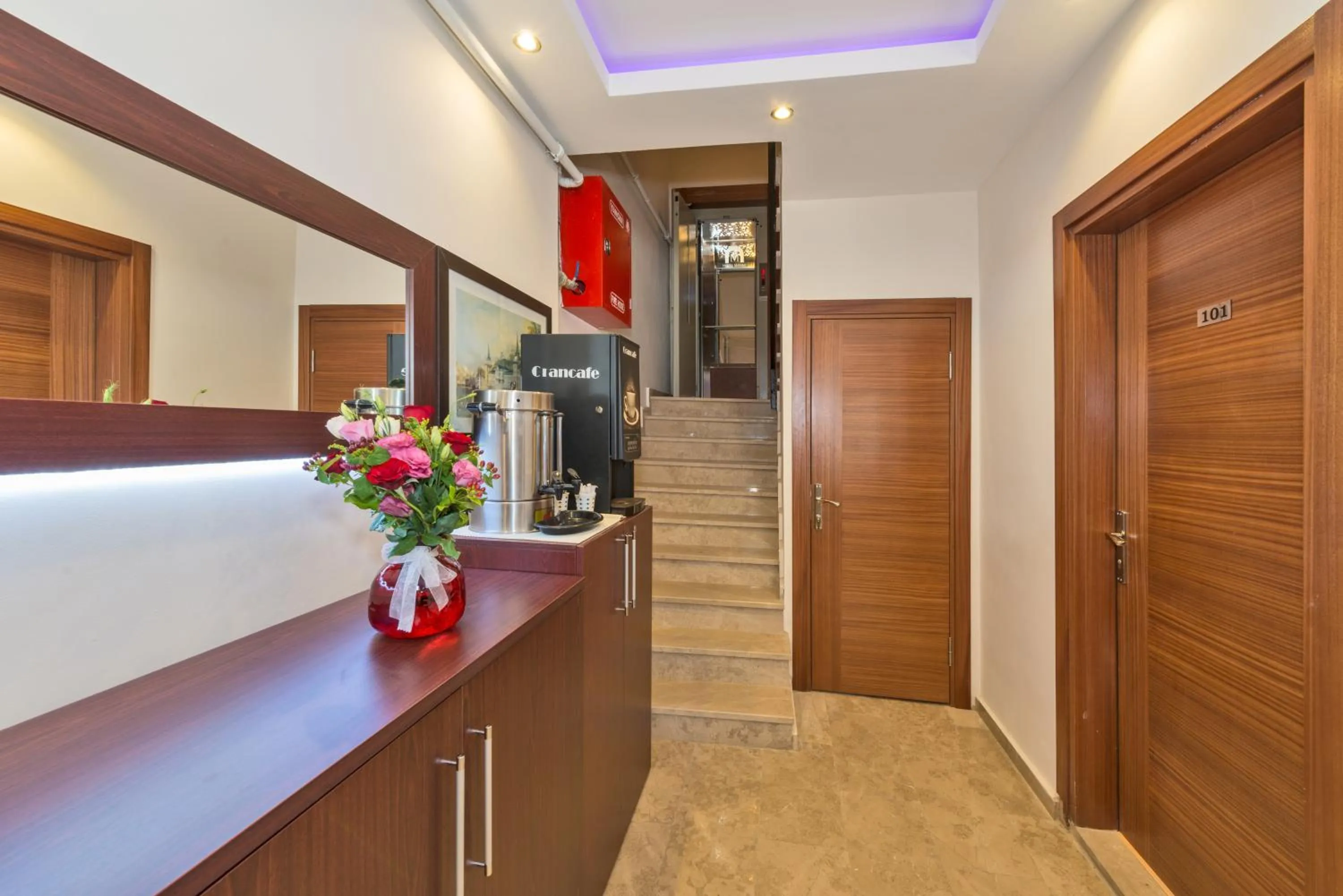 Lobby or reception in Taxim Hotel Marin