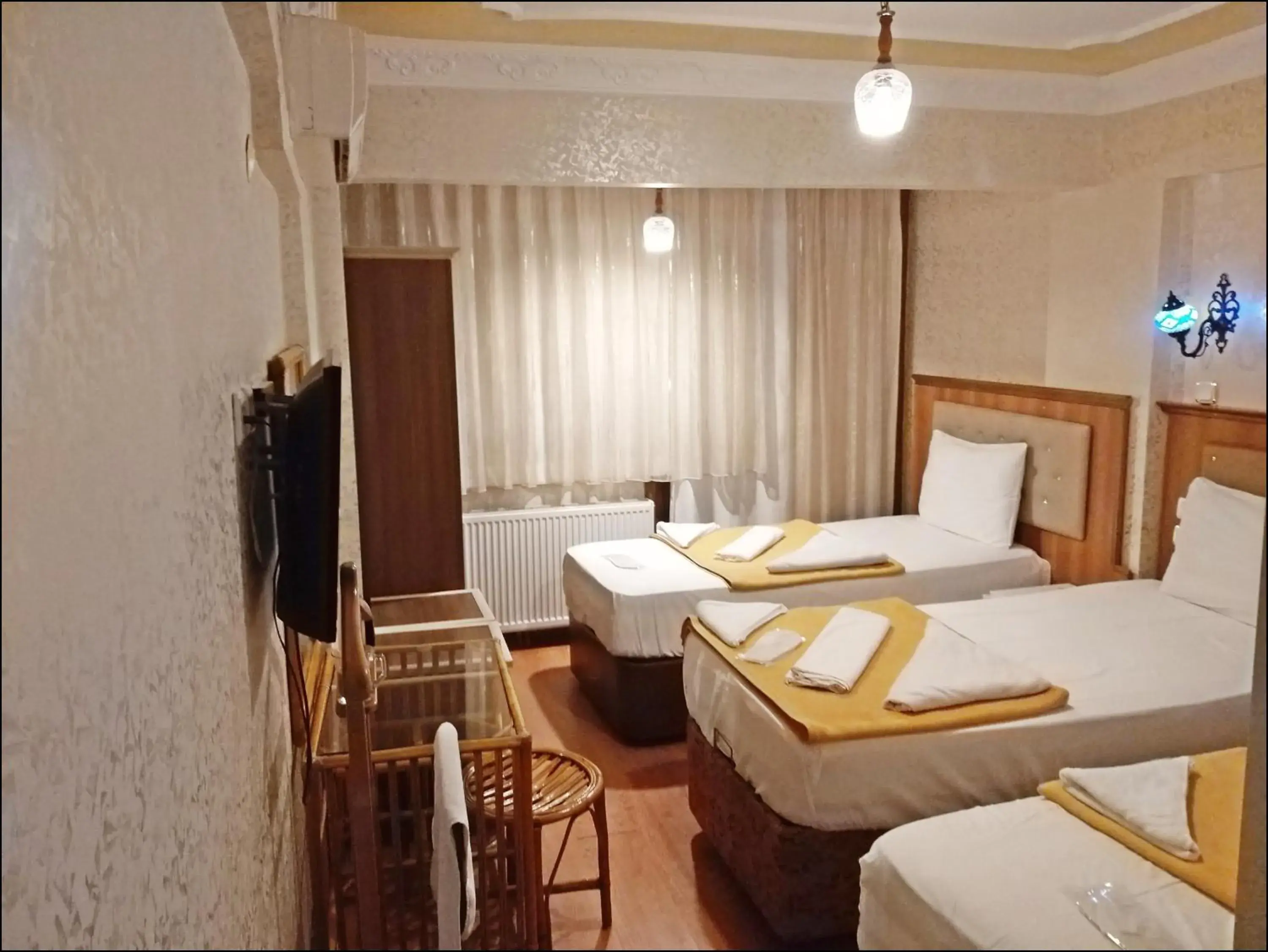 Photo of the whole room, Bed in Istanbul Sydney Hotel Photo of the whole room, Bed in Istanbul Sydney Hotel