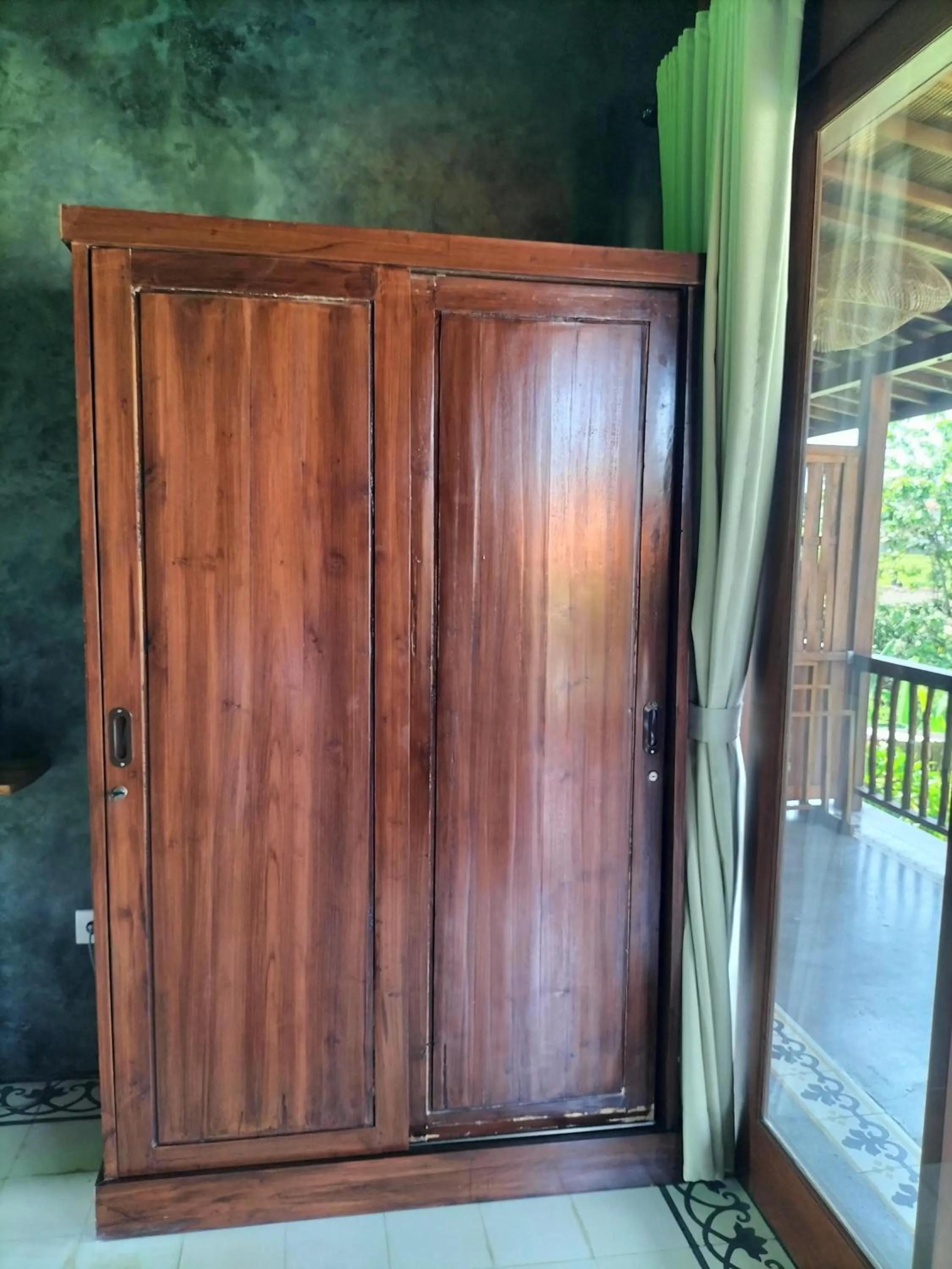 wardrobe in La Pan Nam Exotic Villas and Spa