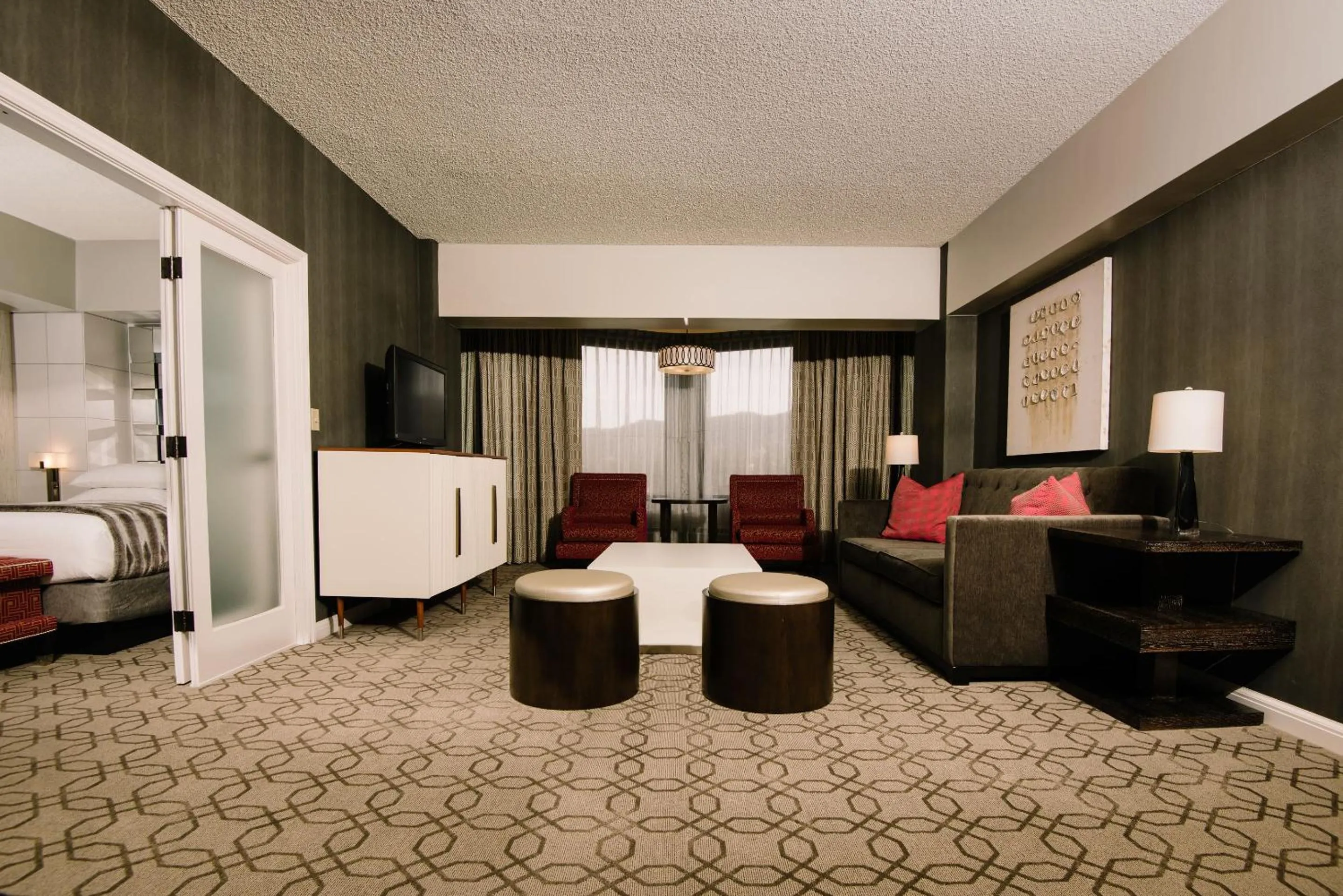 Living room, Bed in Harrah's Lake Tahoe, A Caesars Destination