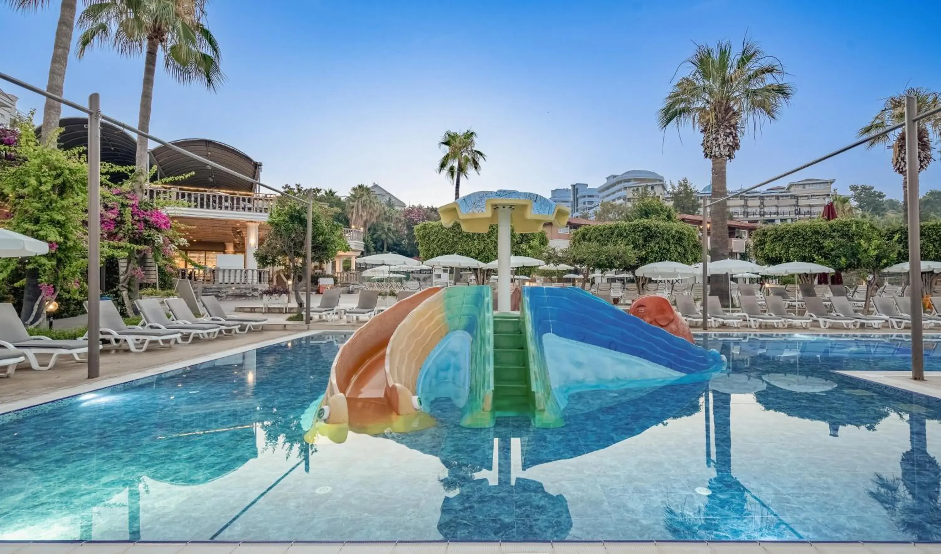 Swimming pool in Justiniano Deluxe Resort Swimming pool in Justiniano Deluxe Resort