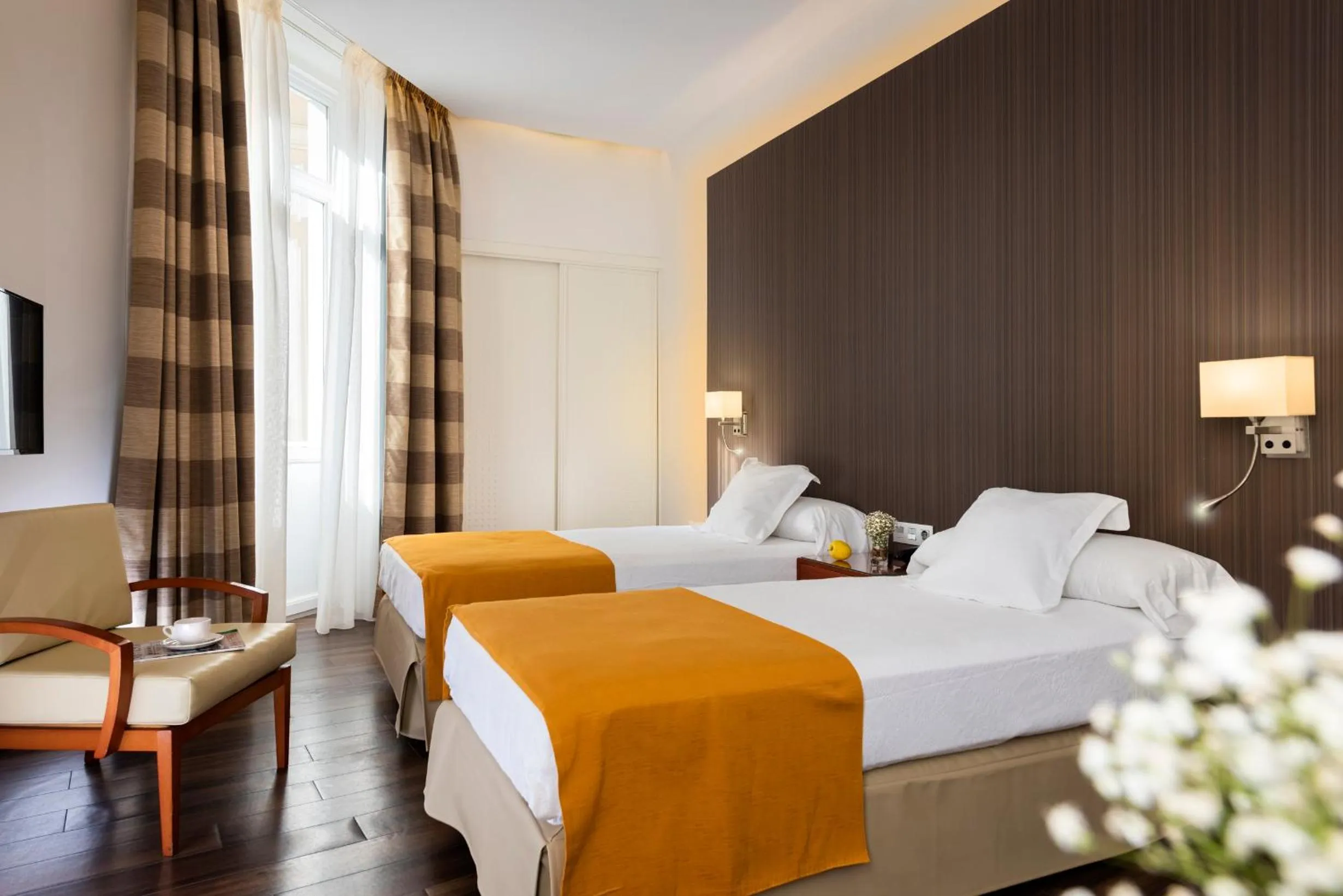 Photo of the whole room, Bed in Hotel de Francia y París