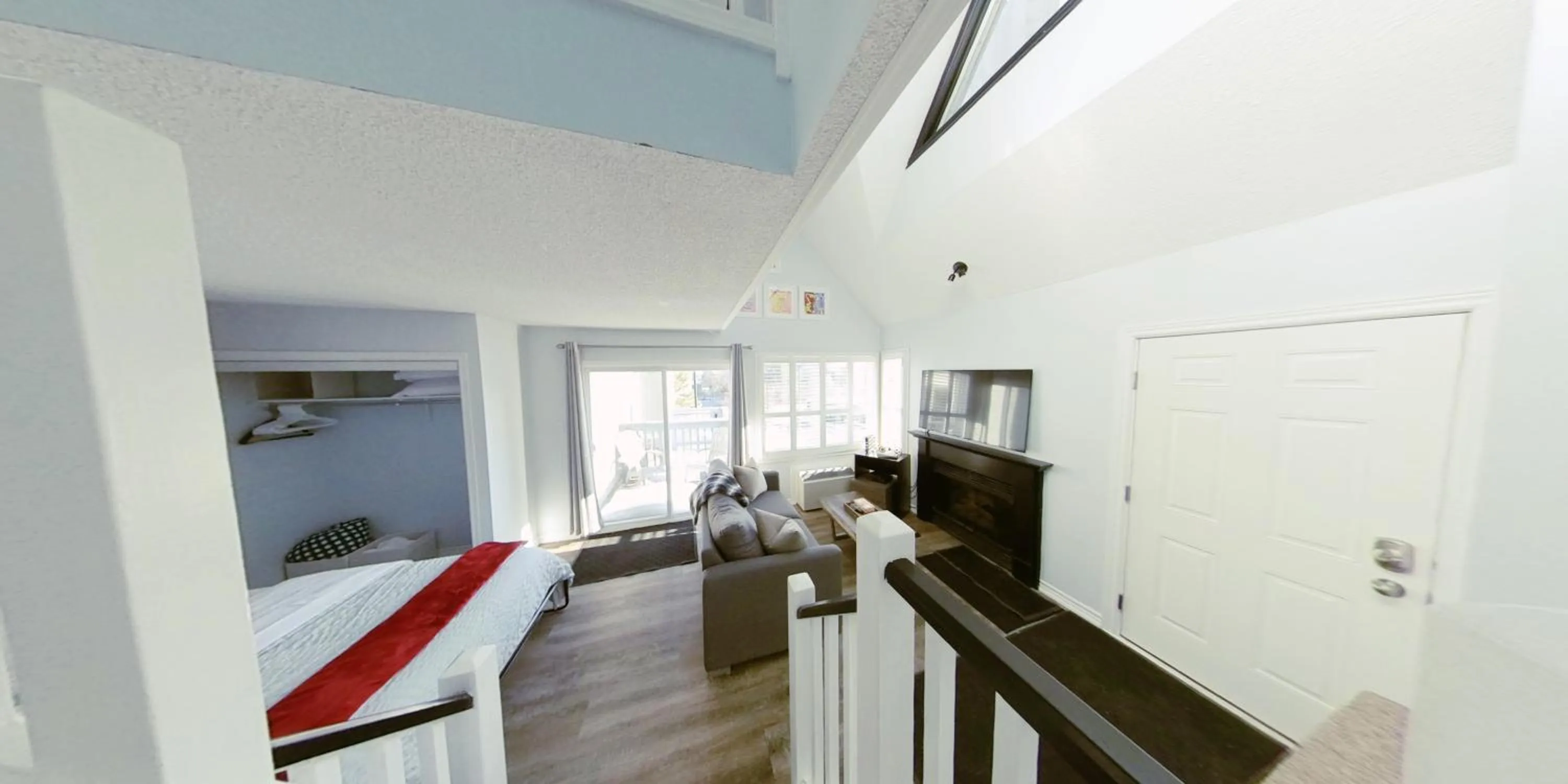 Artistic Hillside Loft