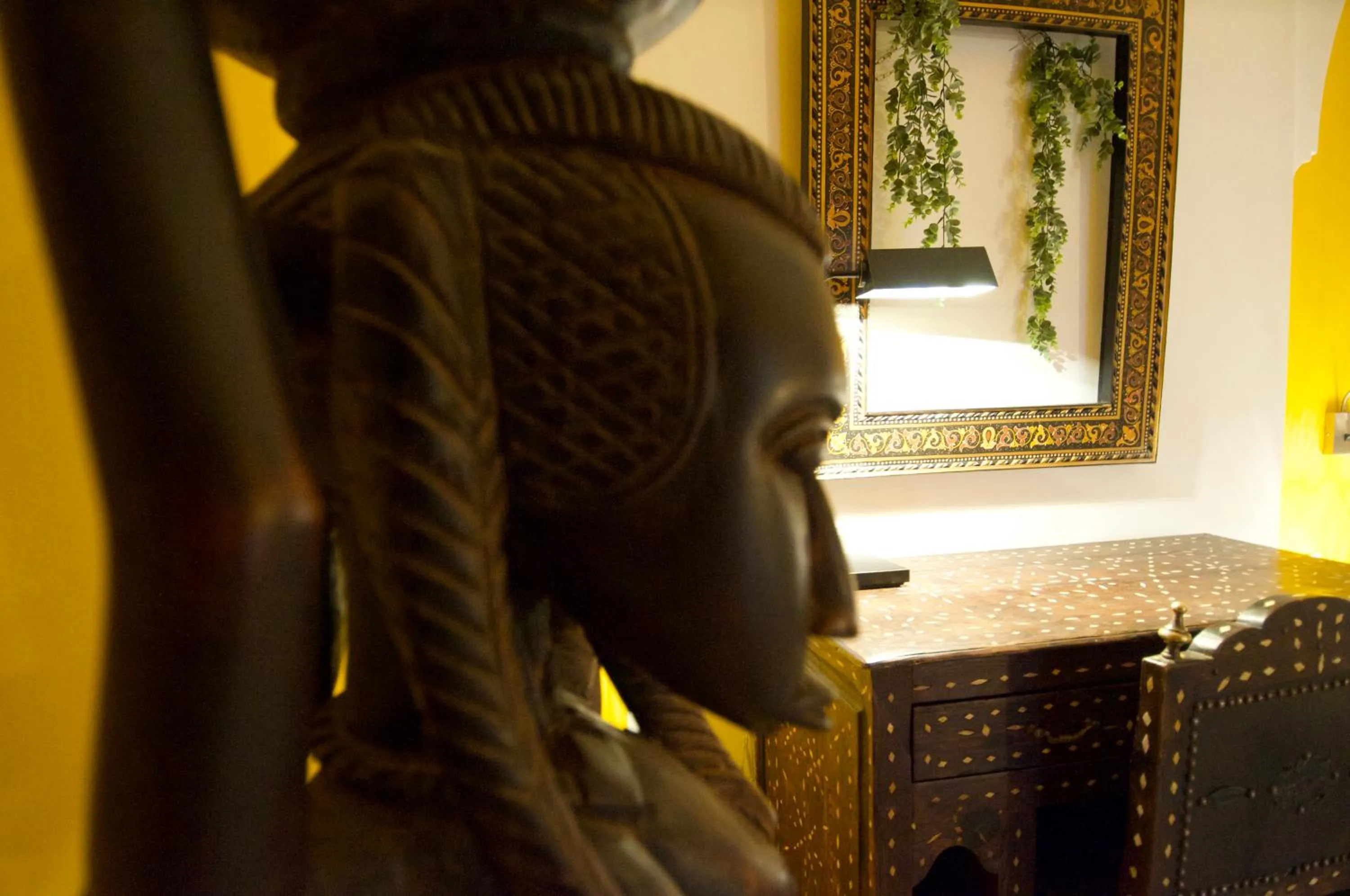 Photo of the whole room in La Claire Fontaine