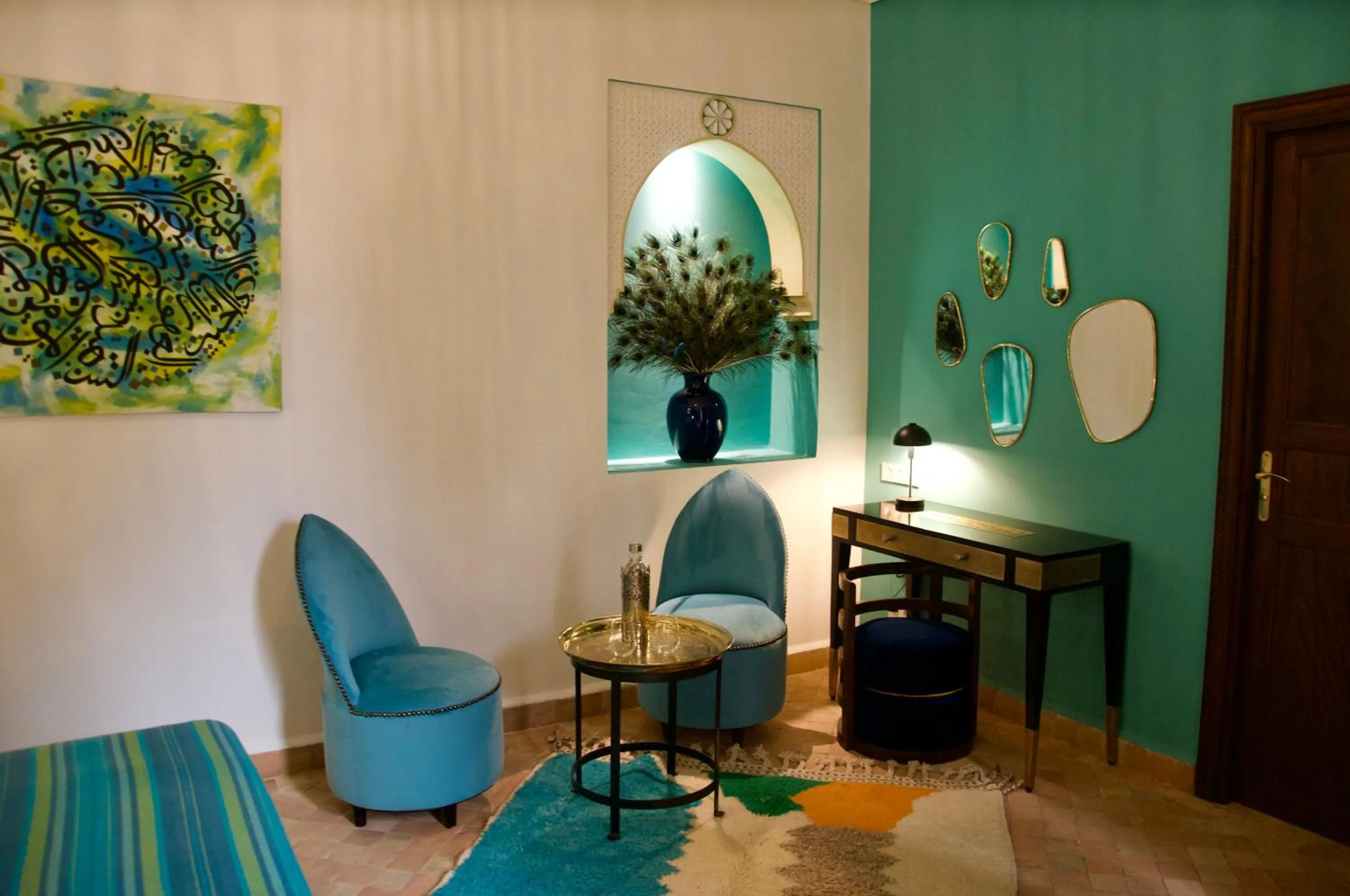 Photo of the whole room in La Claire Fontaine