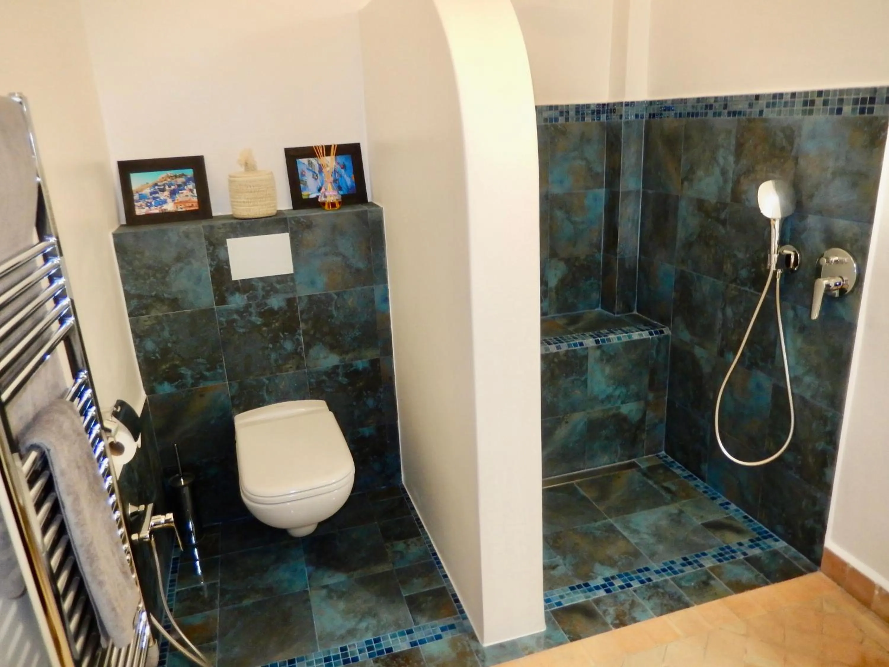 Toilet in La Claire Fontaine