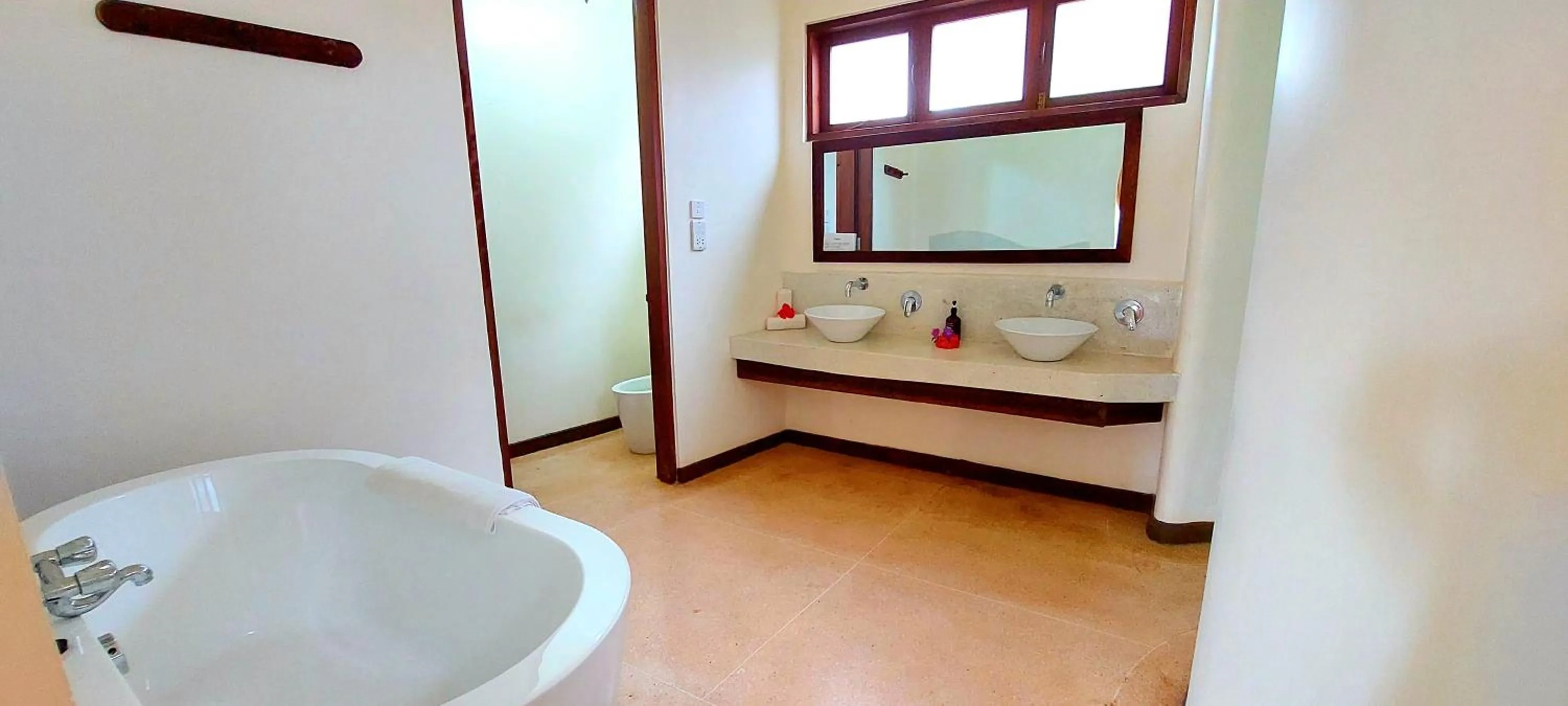 Bathroom in Kena Beach Hotel