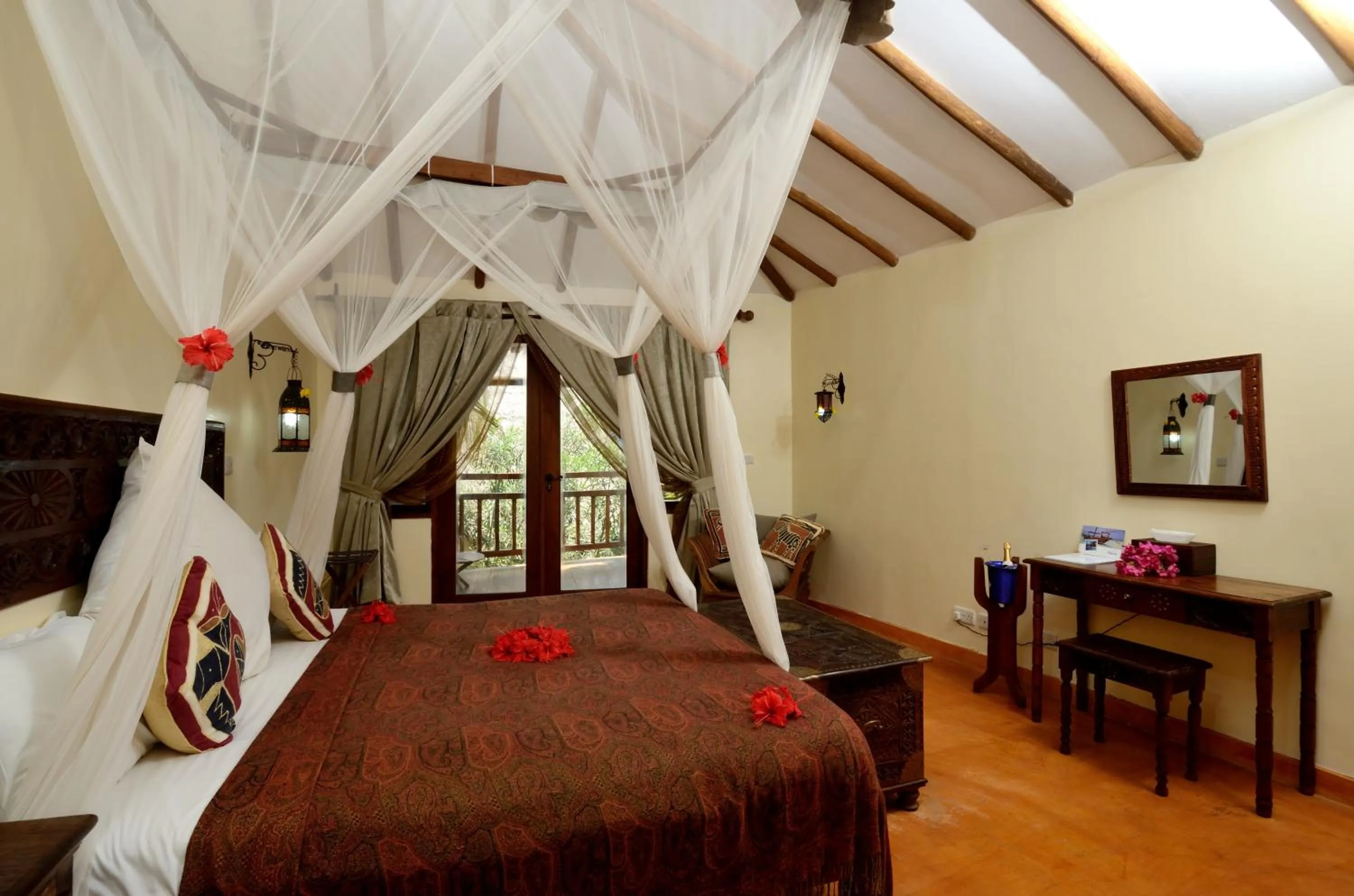 Bedroom, Bed in Kena Beach Hotel