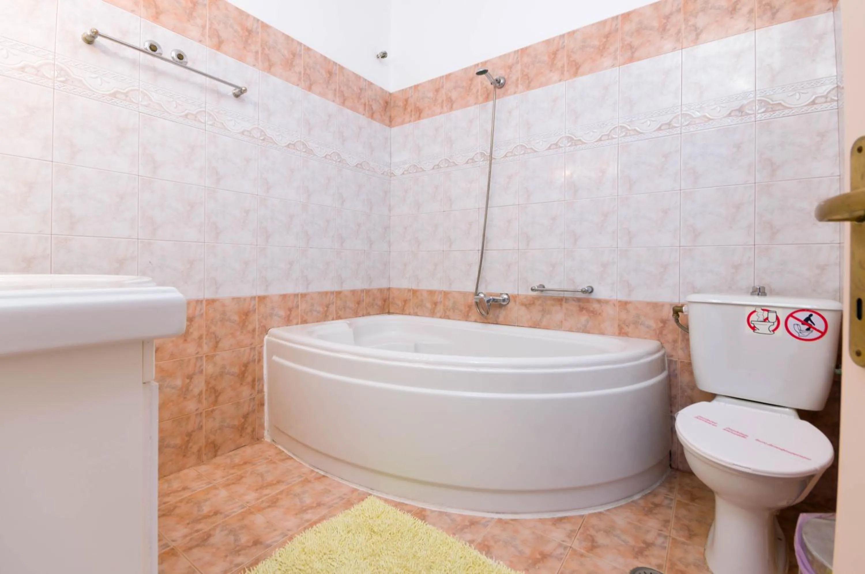 Toilet in Villa Baronnos