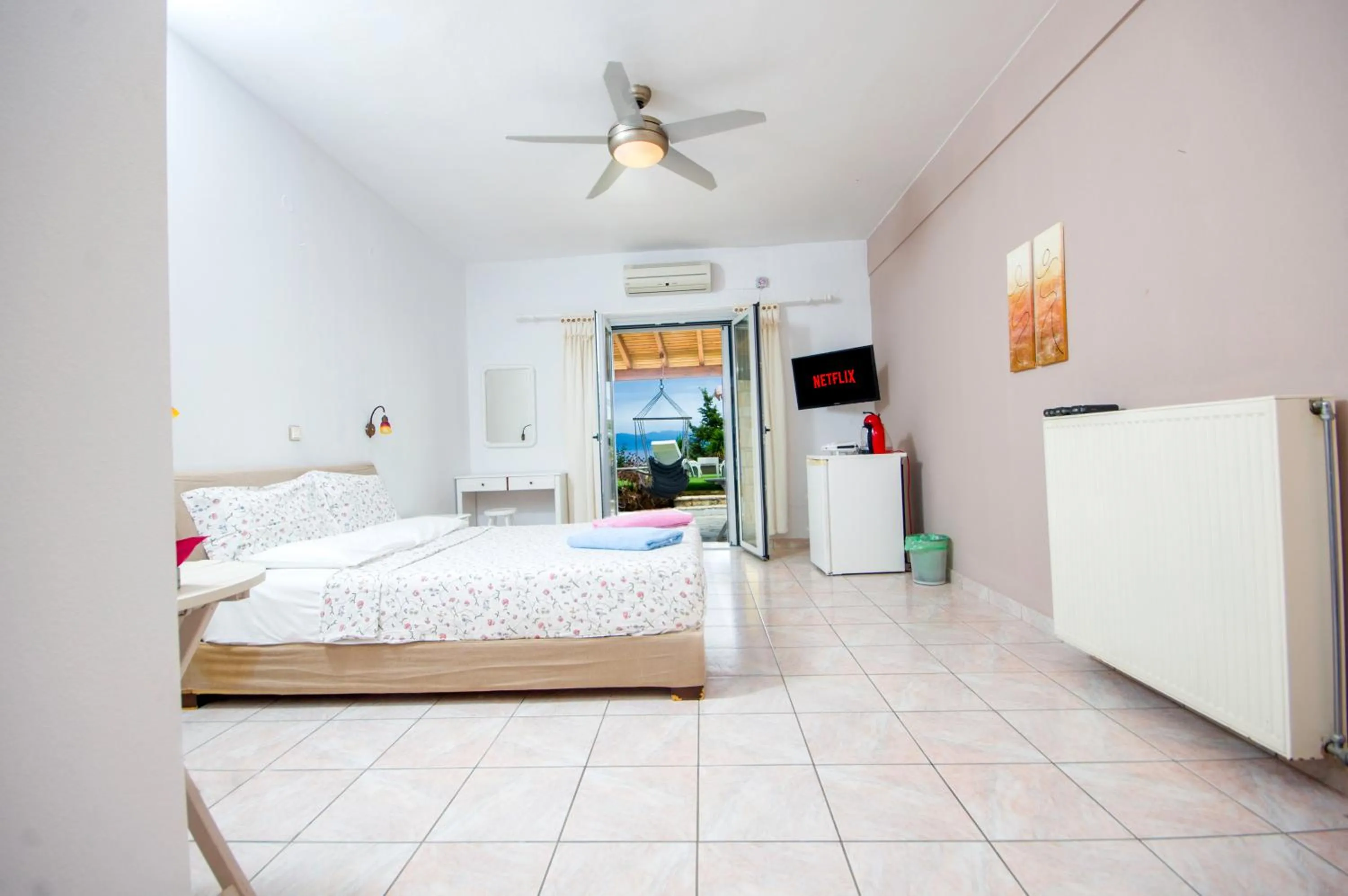 Bed in Villa Baronnos