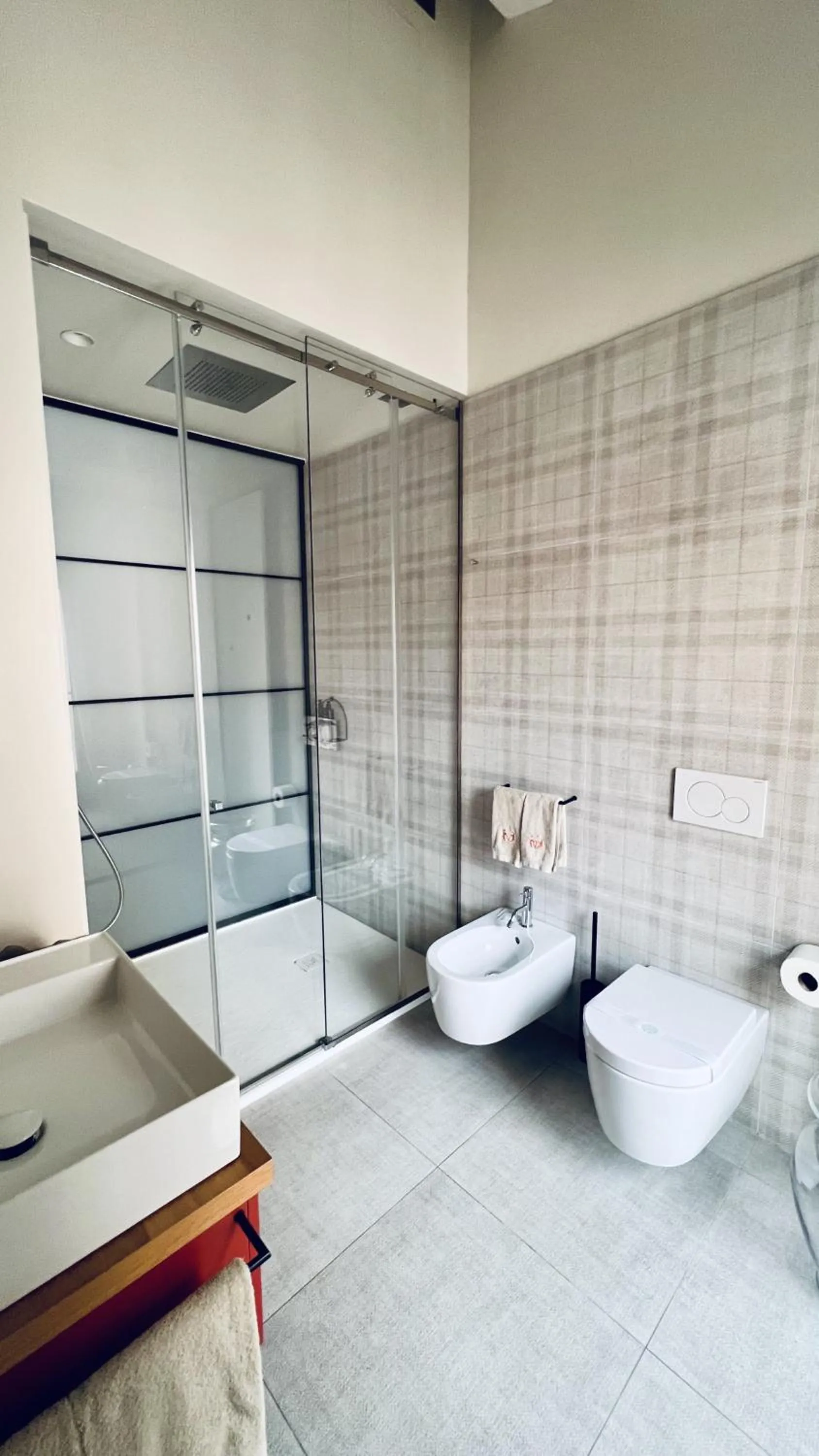 Shower in LEONI DI COLLALTO PALACE